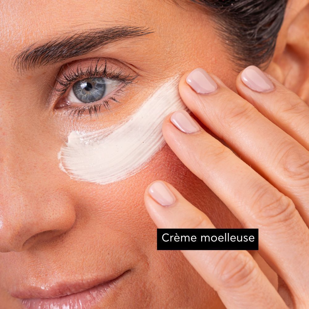 Quatre masques pour les yeux APIVITA Express Beauty au raisin, 2 ml chacun.