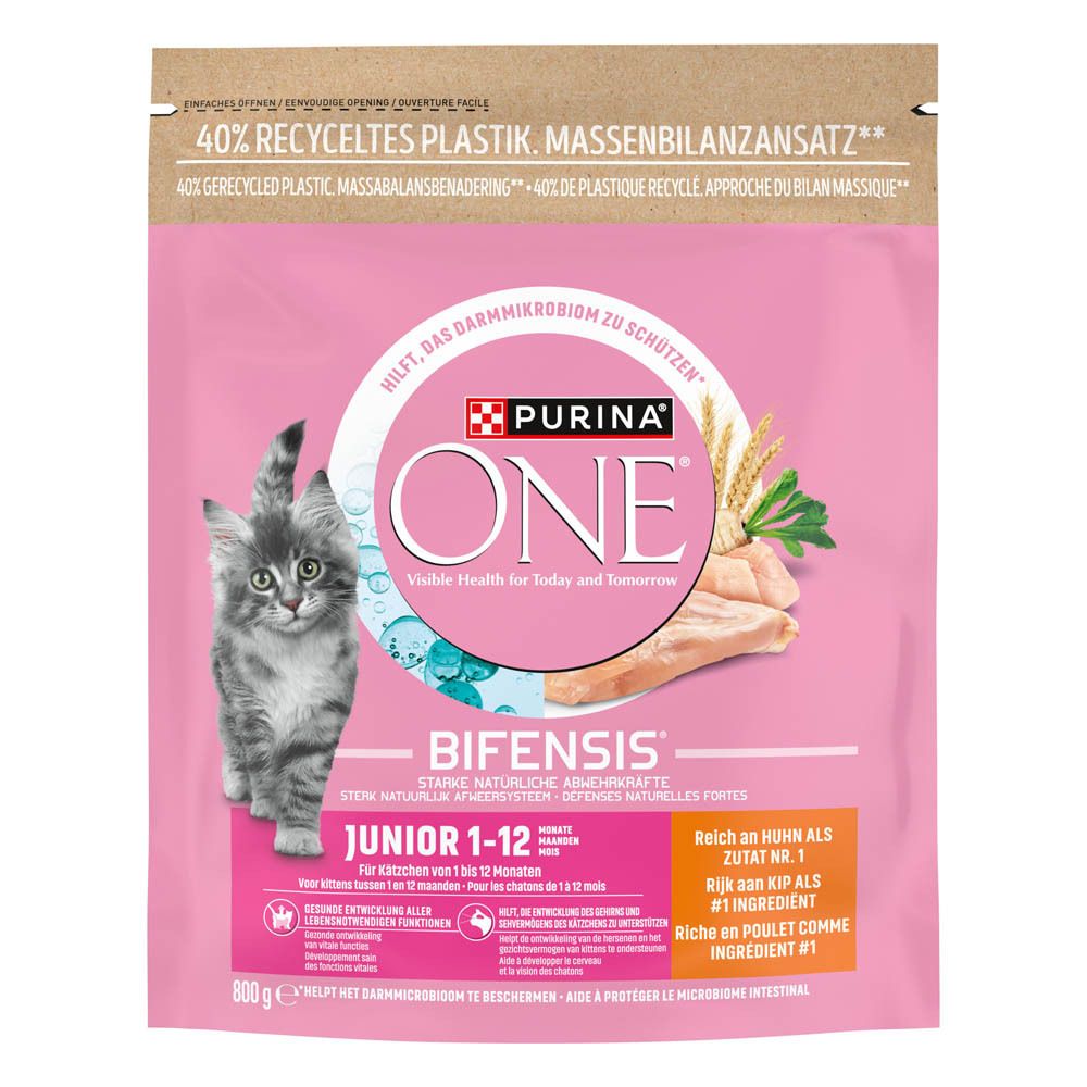 Vorderseite einer rosa Verpackung für Purina ONE Junior Katzenfutter mit Kätzchenbild und Hühnerfleisch.