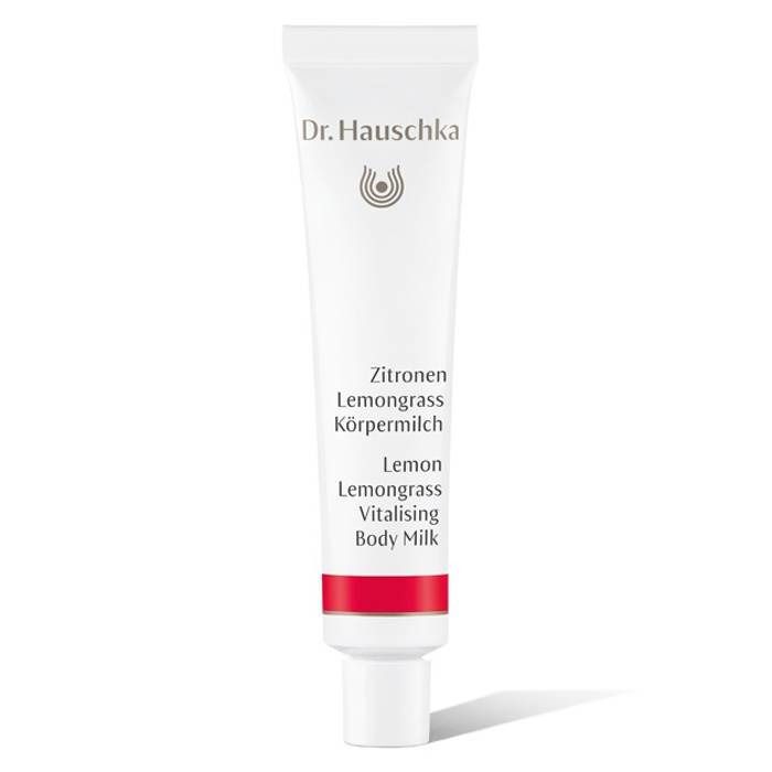 Tube blanche avec bande rouge. Inscription: Dr. Hauschka, Zitrone Lemongrass, Körpermilch, Lemon Lemongrass Vitalising Body Milk.