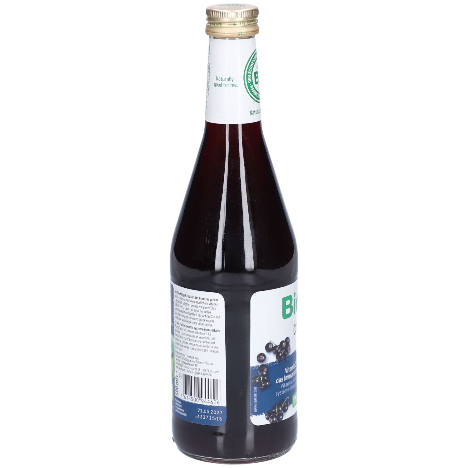 Rückansicht der BIOTTA Cassis Flasche. Etikett mit Text, Barcode und Bio-Siegel. Glasflasche mit dunklem Inhalt.