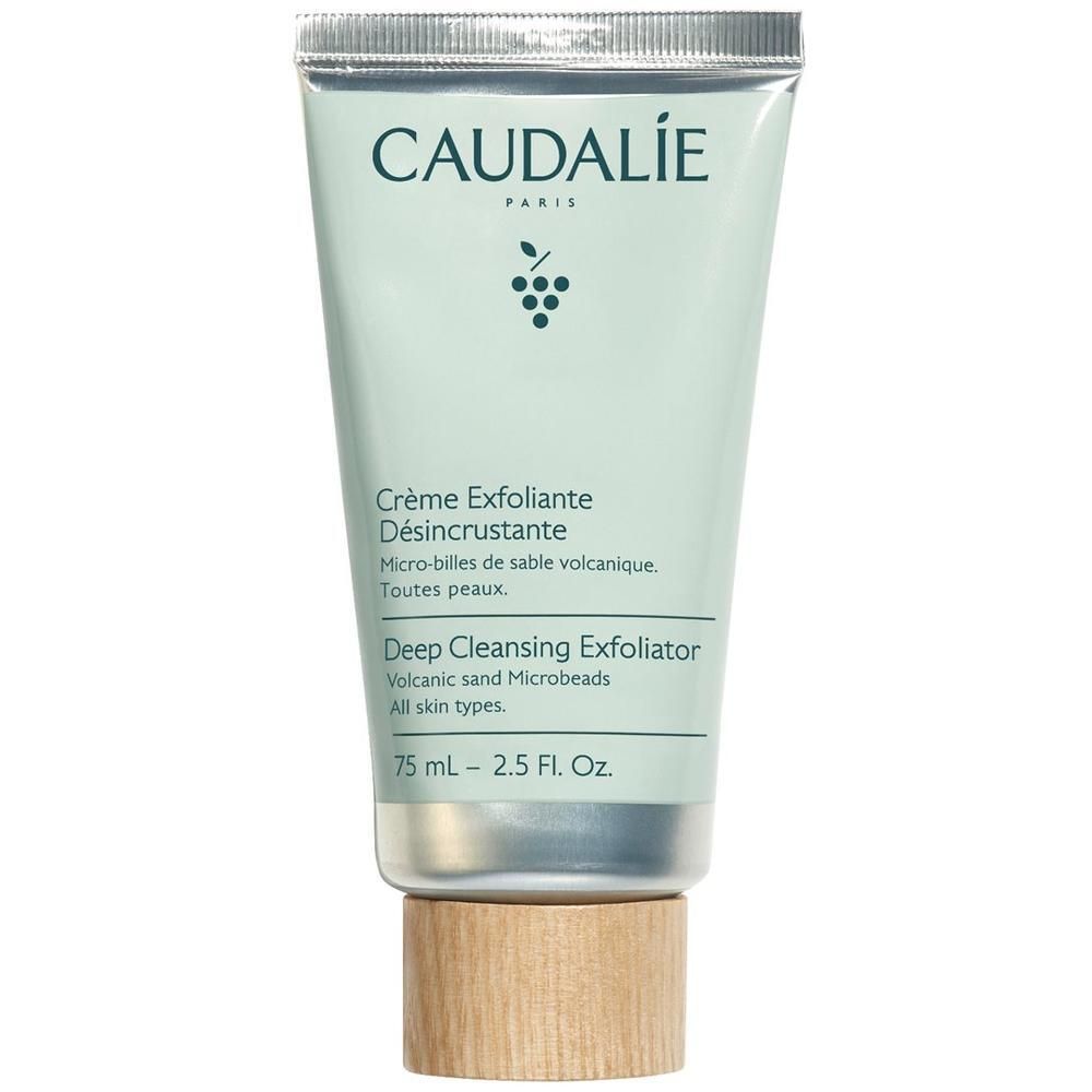 Tube mit grünem Hintergrund. Oben steht „CAUDALIE PARIS“. Darunter „Crème Exfoliante Désincrustante“. „Deep Cleansing Exfoliator“. Holzfarbener Deckel.
