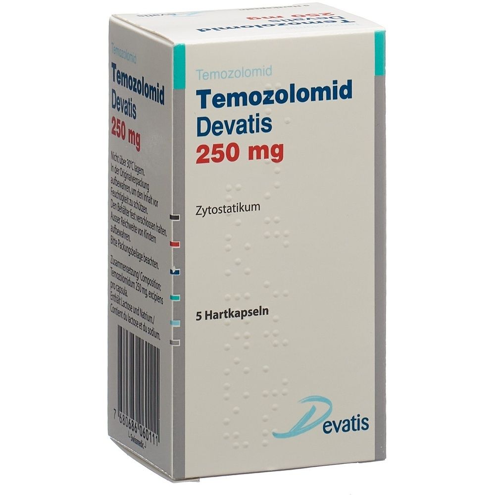 Boîte de TEMOZOLOMID Devatis Kaps 250 mg. Blanche, accents bleus et verts. Texte : « TEMOZOLOMID », « 250 mg », « Fl 5 Stk ».