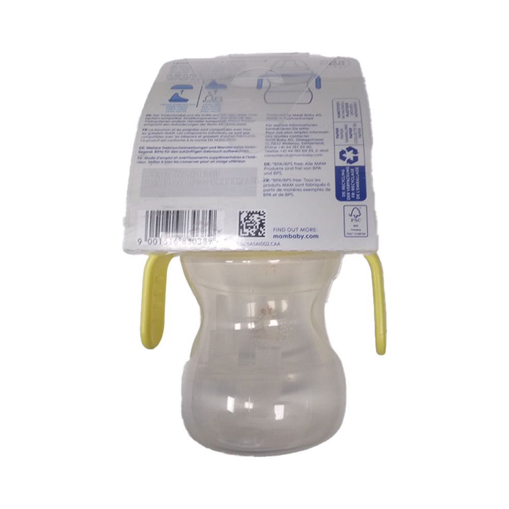 Vue arrière du gobelet d'apprentissage jaune avec poignées. Emballage avec informations et code-barres. Logo de la marque visible.