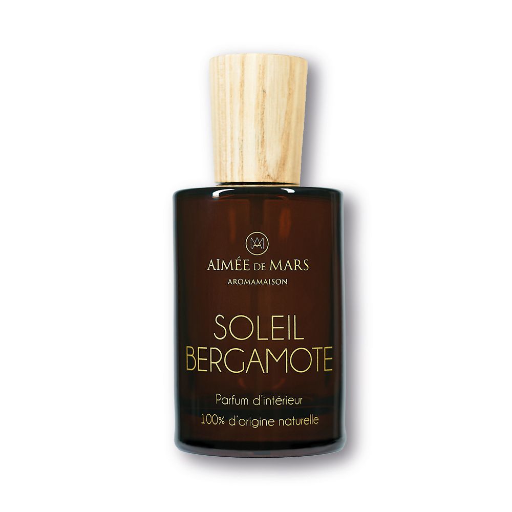Braune Glasflasche mit Holzdeckel. Aufschrift: Soleil Bergamote, Parfum d'intérieur, 100% d'origine naturelle. Marke: Aimée de Mars.
