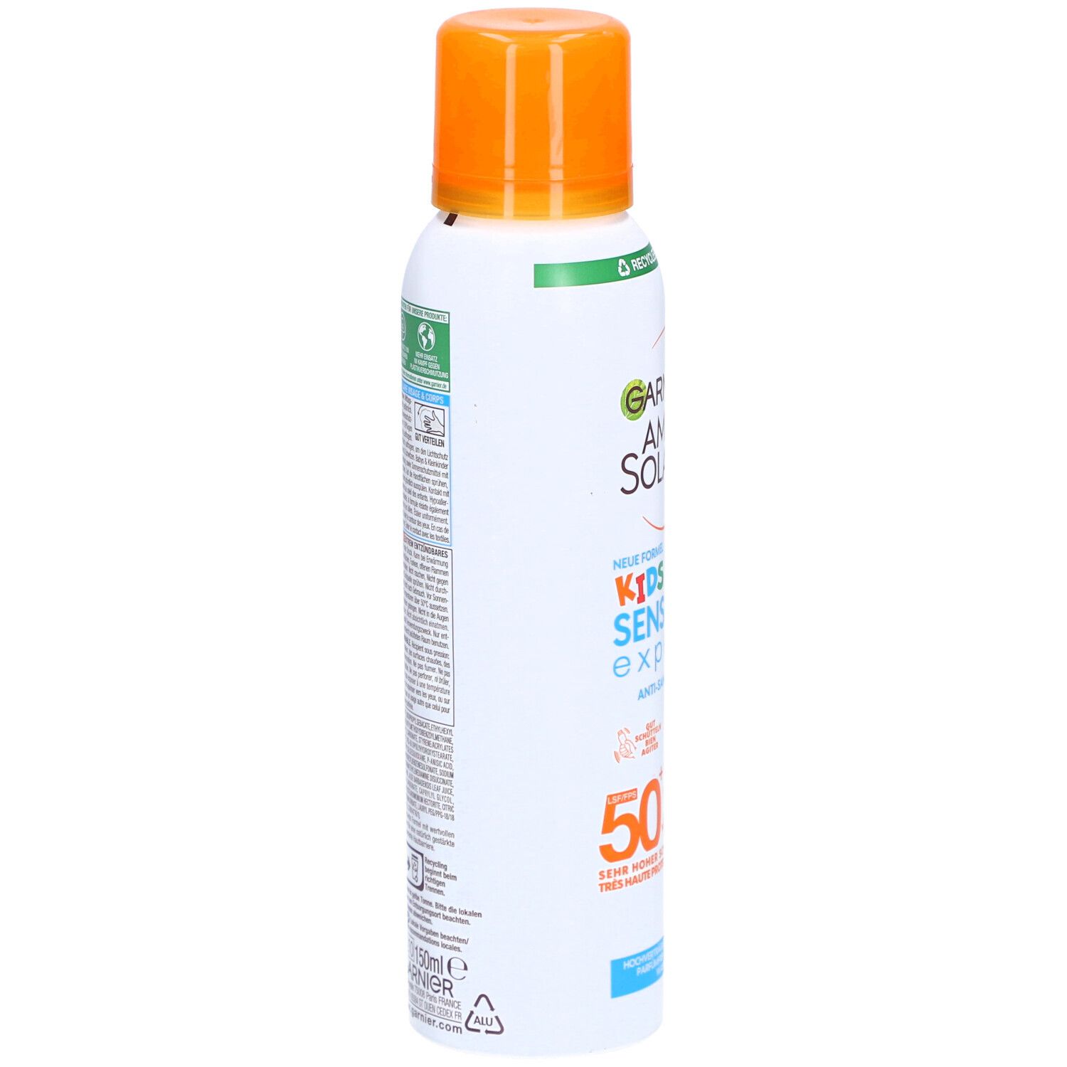 Sonnenspray-Flasche, Seitenansicht. Aufschrift: Garnier Ambre Solaire Kids Sensitive Expert+ Anti-Sand Spray SPF50. Mit Text und Logos.
