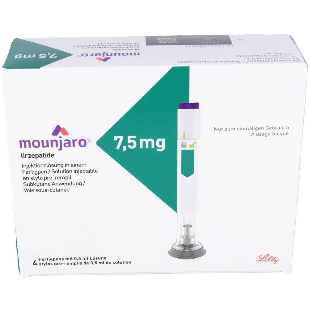 Weiße Verpackung mit grünem Dreieck und Injektionsstift-Abbildung. Aufschrift: mounjaro 7,5 mg, tirzepatide. Enthält 4 Fertigpens.