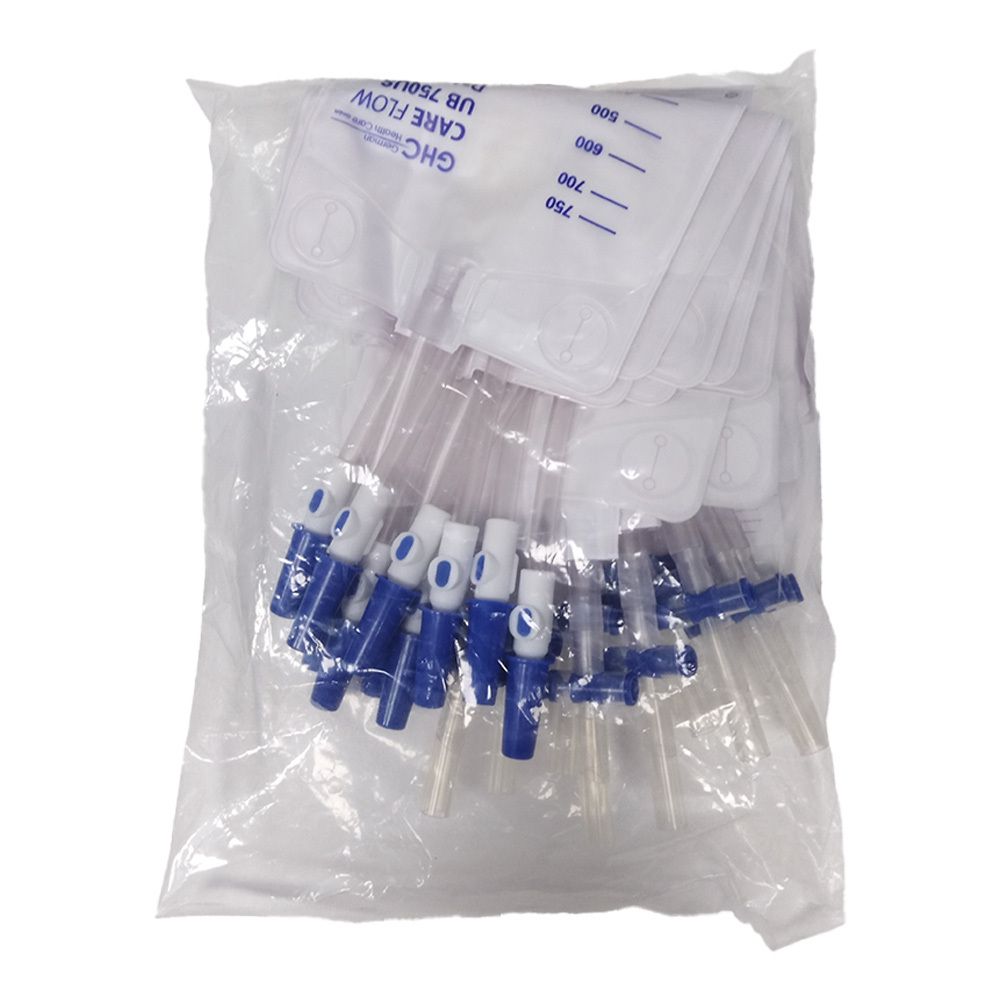 Paquet de poches à urine en plastique. Visible: GHC CARE FLOW UB 750US. Poches avec échelle de mesure, vannes bleues et tubes transparents.