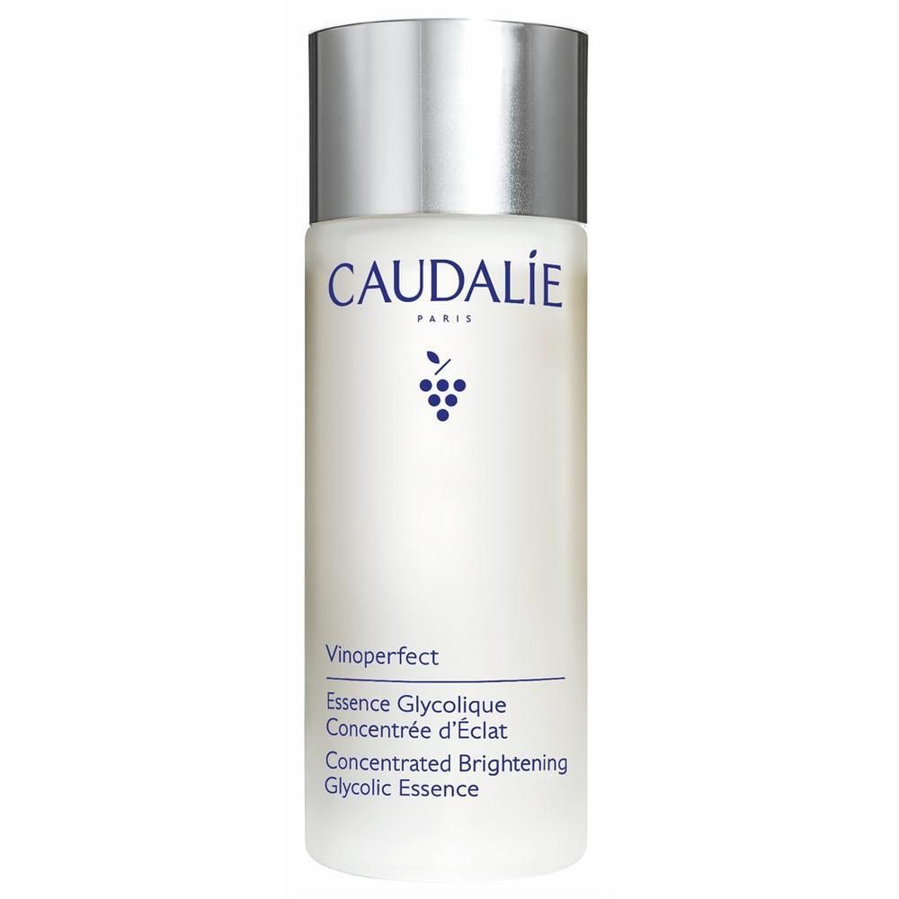 Weiße Flasche mit silbernem Deckel. Aufschrift: CAUDALIE, Vinoperfect, Essence Glycolique, Concentrée d'Éclat, Concentrated Brightening Glycolic Essence.