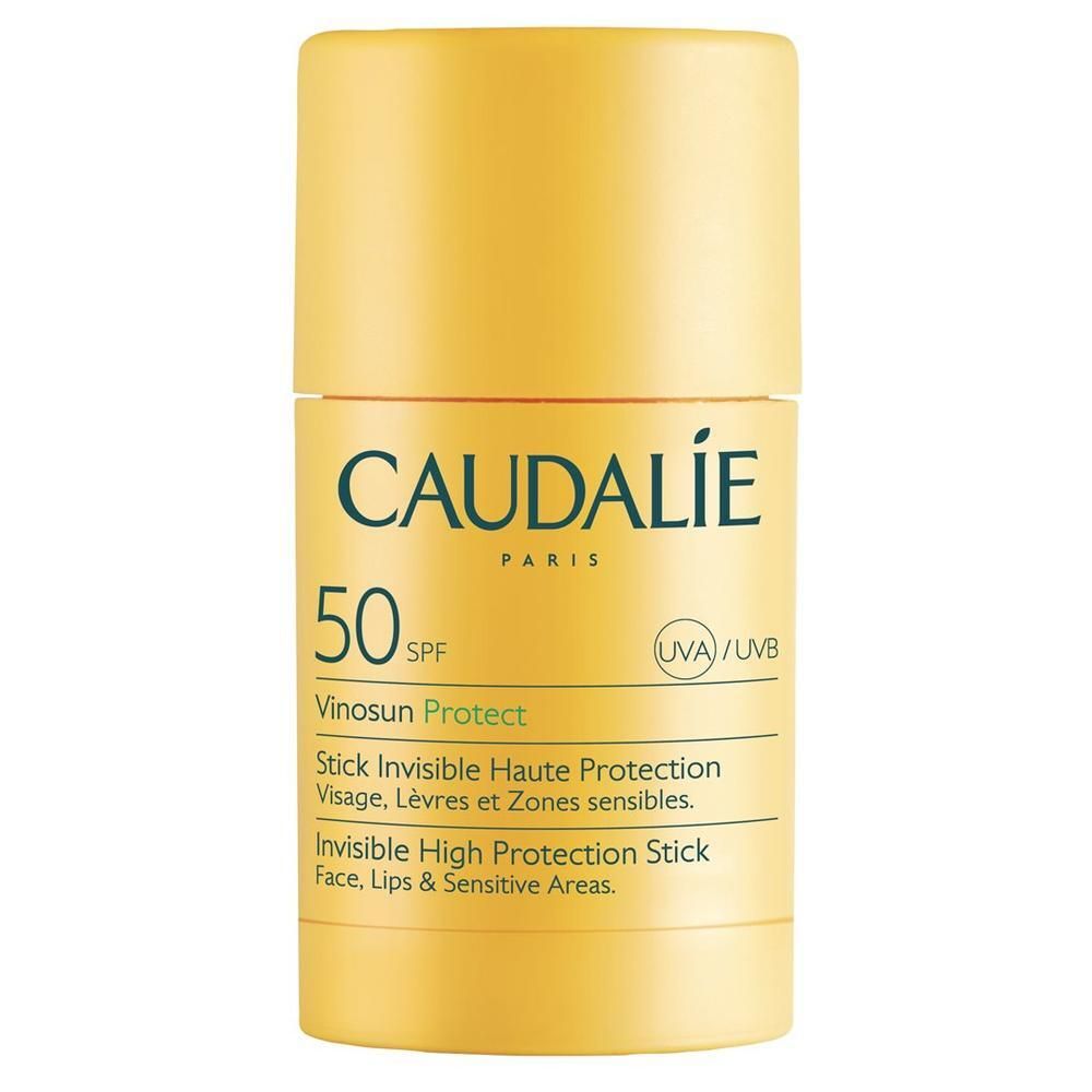 Stick solaire jaune CAUDALIE, SPF 50. Texte: Vinosun Protect, Invisible High Protection Stick. Pour visage, lèvres et zones sensibles.