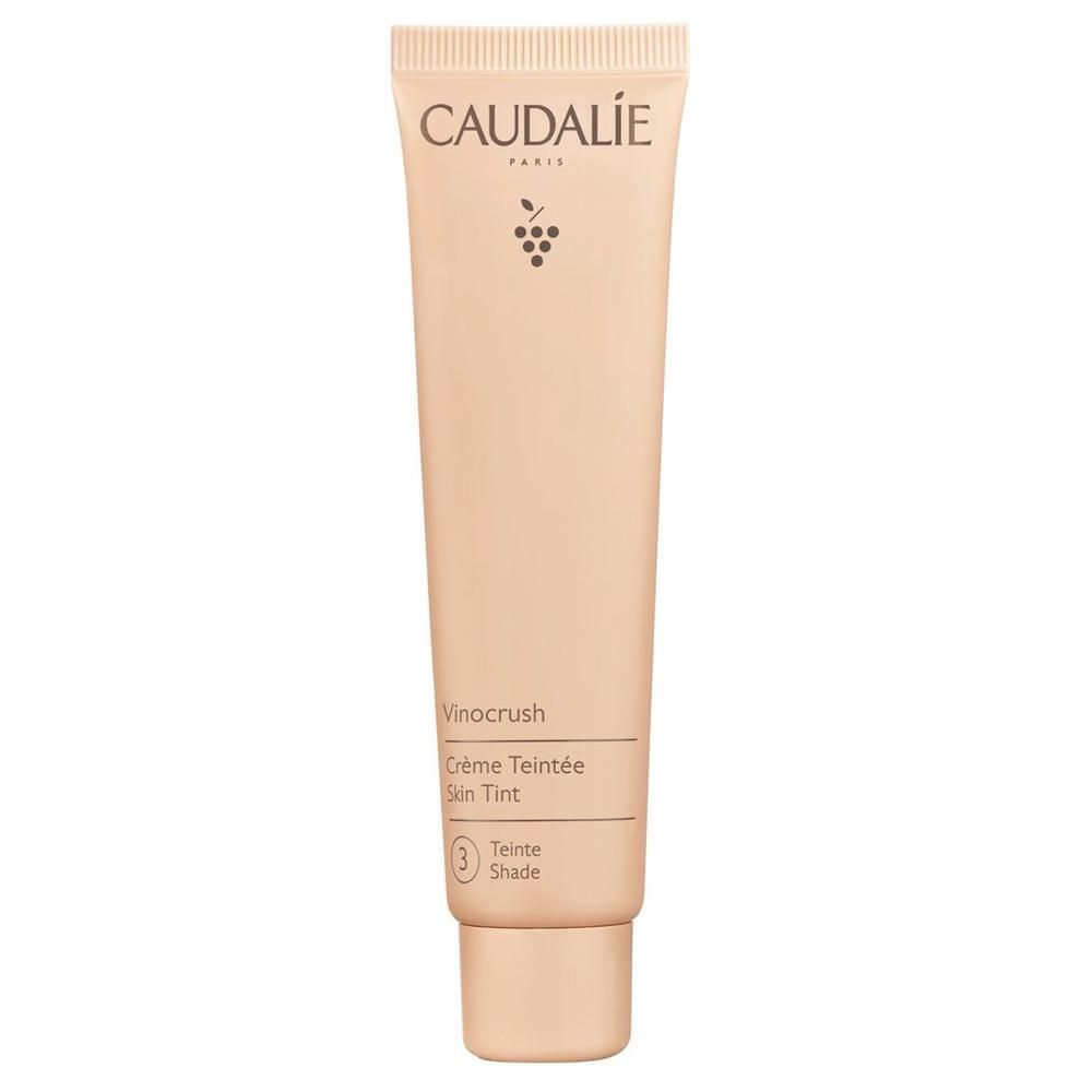 Beigefarbene Tube mit Caudalie-Logo und Schriftzug. Produktbezeichnung: Vinocrush Crème Teintée Skin Tint. Farbton 3.