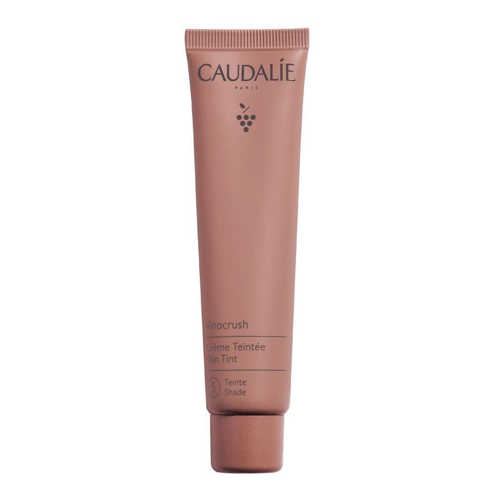 Tube de crème rose. Inscription: CAUDALIE, Vinocrush, Crème Teintée, 5 Teinte, Shade.