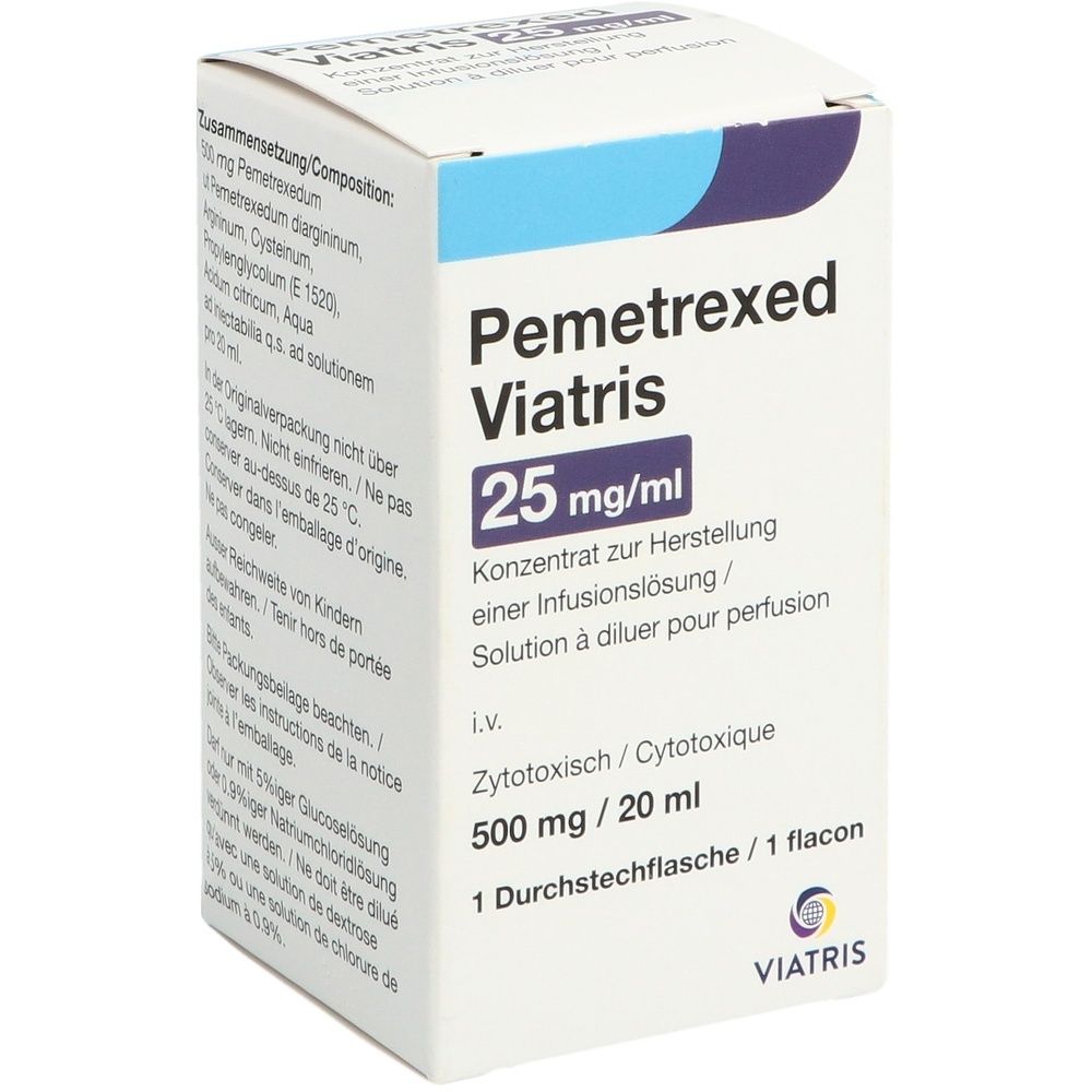 Boîte pliante blanche avec éléments bleus et violets. Inscription : Pemetrexed Viatris, 25 mg/ml, 500 mg/20 ml. Contient un flacon.