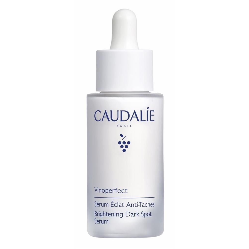 Serumflasche mit weißem Deckel und Pipette. Aufschrift: CAUDALIE, Vinoperfect, Sérum Éclat Anti-Taches, Brightening Dark Spot Serum.