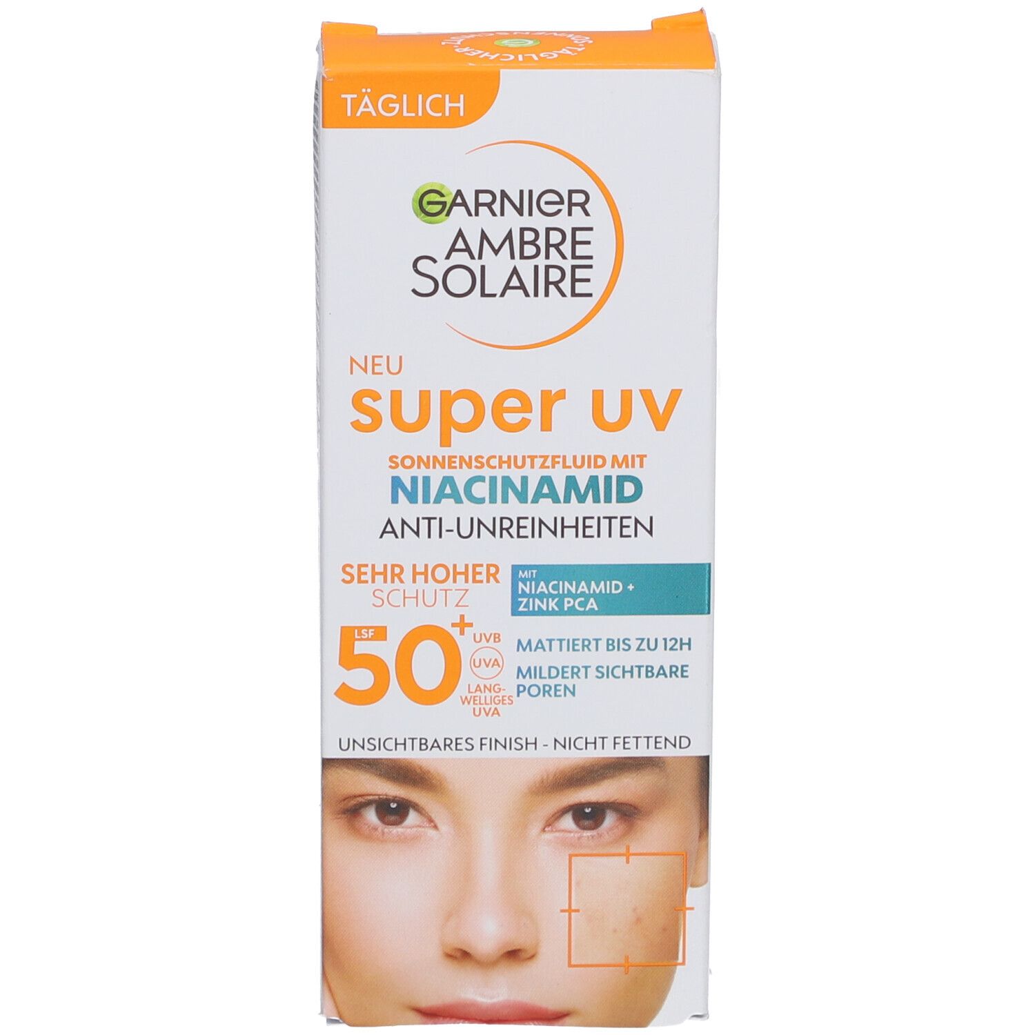 Produktverpackung. Garnier Ambre Solaire Super UV Fluid mit SPF50+ und Niacinamid. Verpackung mit Gesicht.
