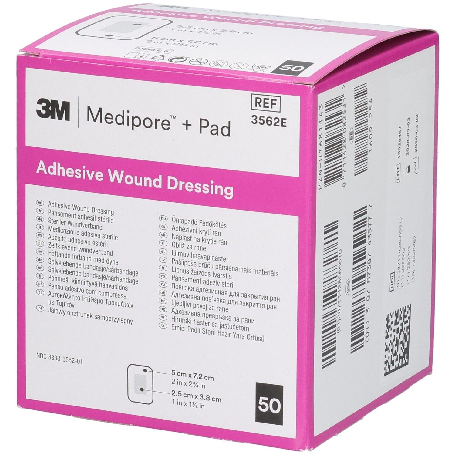 Box mit 3M Medipore+Pad. Rosa-weiße Verpackung. Aufdruck: Adhesive Wound Dressing, 50 Stück. Maße: 5x7.2cm und 2.5x3.8cm.