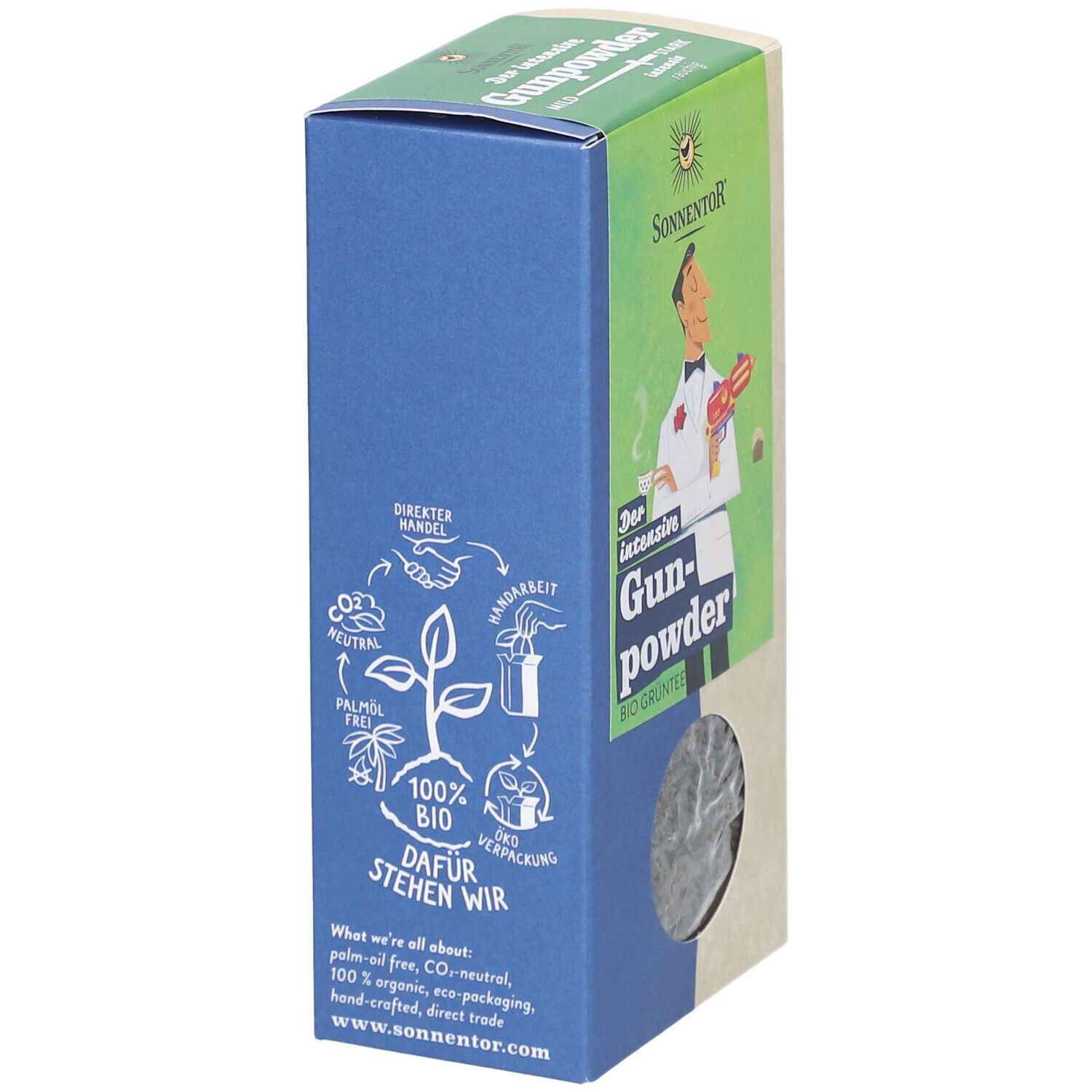 Seitenansicht der Tee-Verpackung. Logo, Produktname und Informationen zur Nachhaltigkeit sind aufgedruckt. 100% Bio-Siegel.