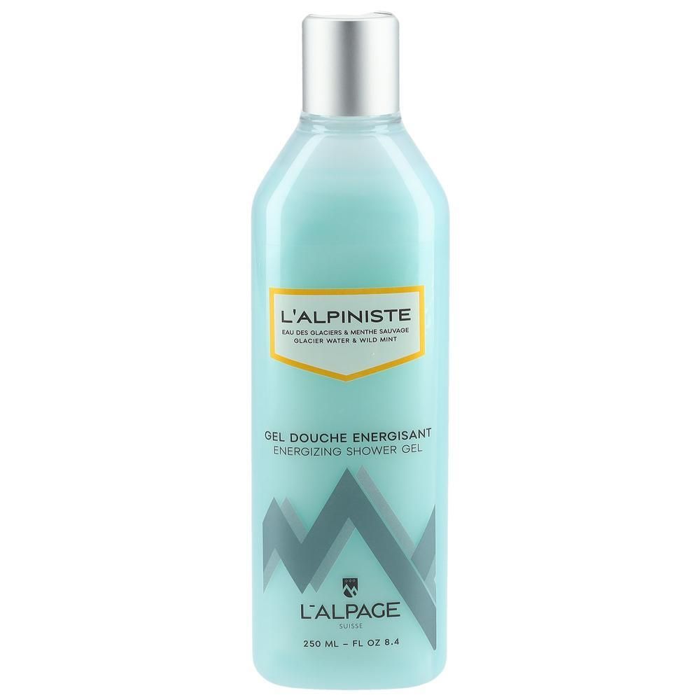 Hellblaues Duschgel in einer Flasche. Aufschrift: L'Alpiniste, Gel Douche Energisant, L'Alpage Suisse. Silberner Deckel.