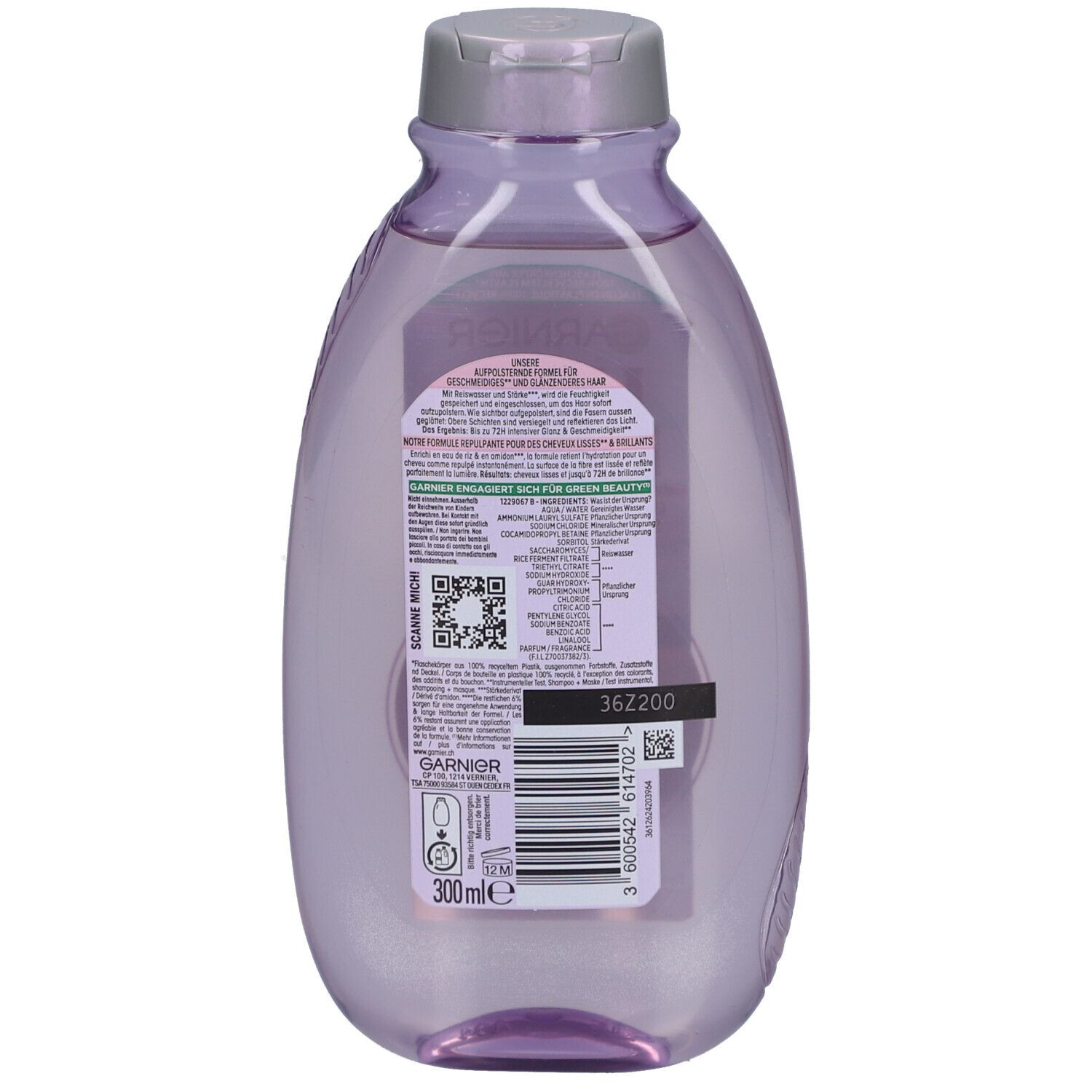 Dos du flacon de shampooing. Texte avec ingrédients, code QR, code-barres et indication de volume. Marque Garnier. Flacon en plastique recyclé.