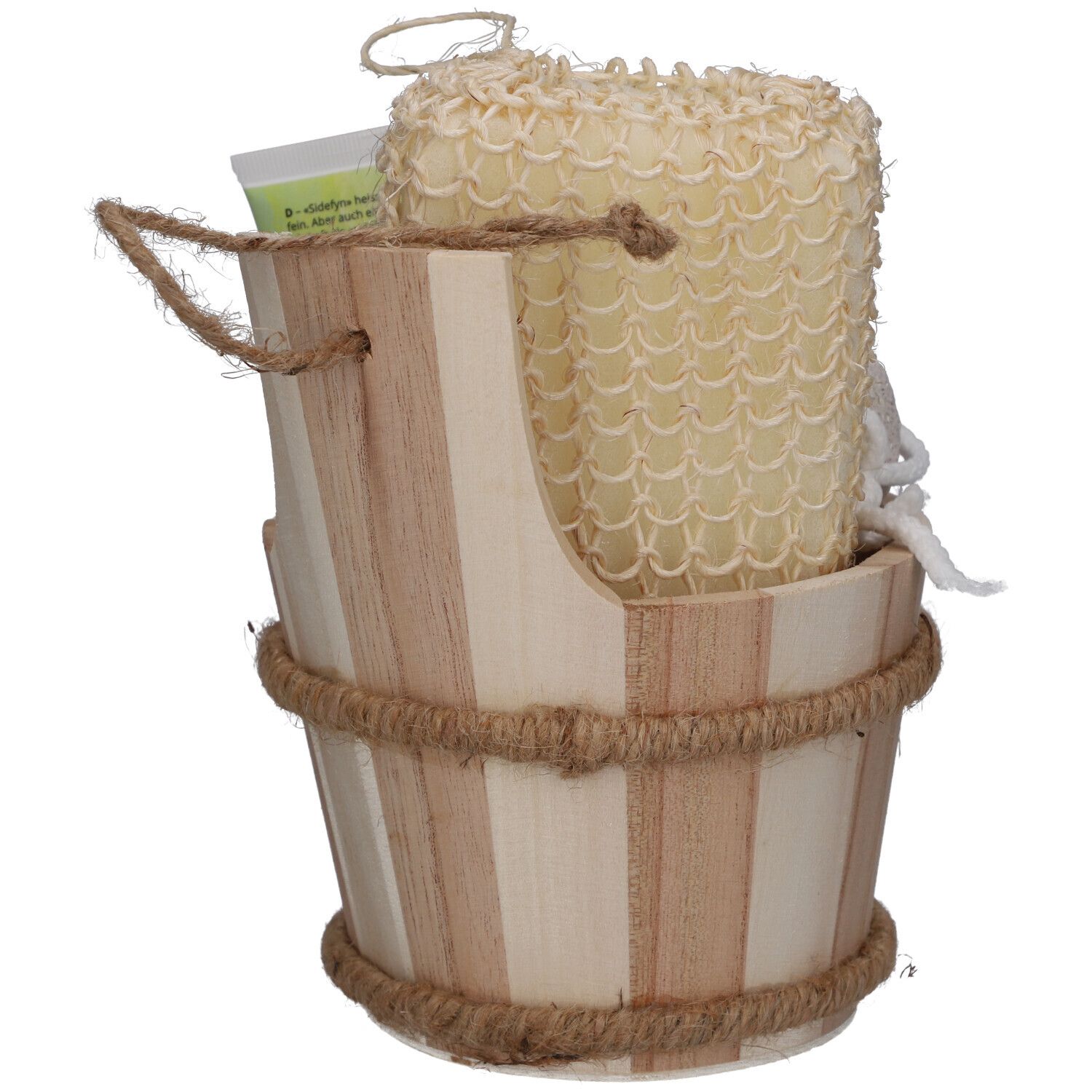 Holzkübel mit Badeutensilien: Schwamm, Bimsstein, Duschgel. Produktname: sidefyn. Schweizer Kosmetik.