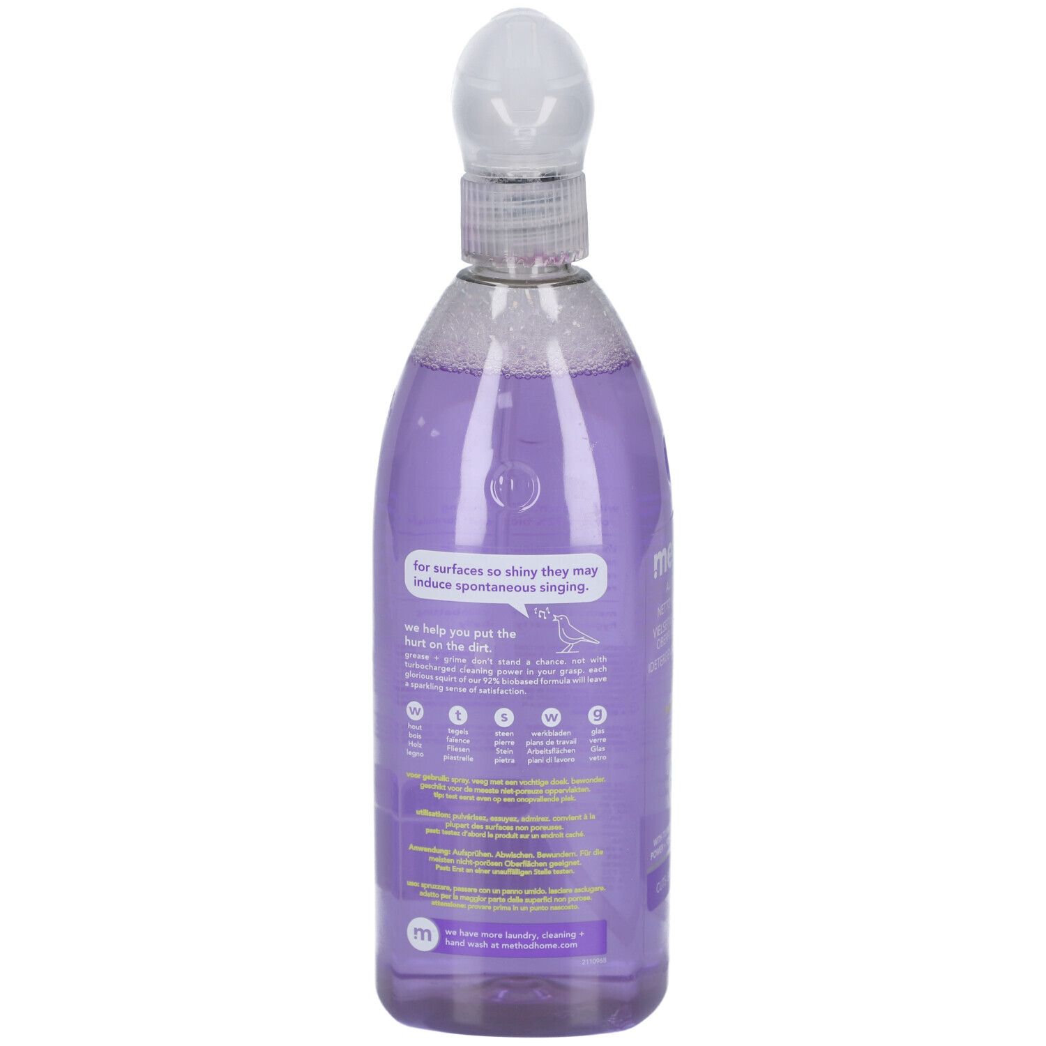 Rückseite einer Flasche mit Sprühkopf. Lila Flüssigkeit sichtbar. Text: für Oberflächen, die so glänzend sind, dass sie spontan singen.