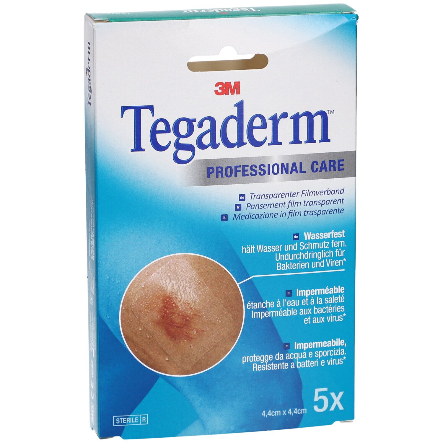 3M Tegaderm Verpackung. Aufdruck: Transparentes Folienverband, wasserfest, 5 Stück, 4,4 cm x 4,4 cm. Sichtbar: Wundauflage.