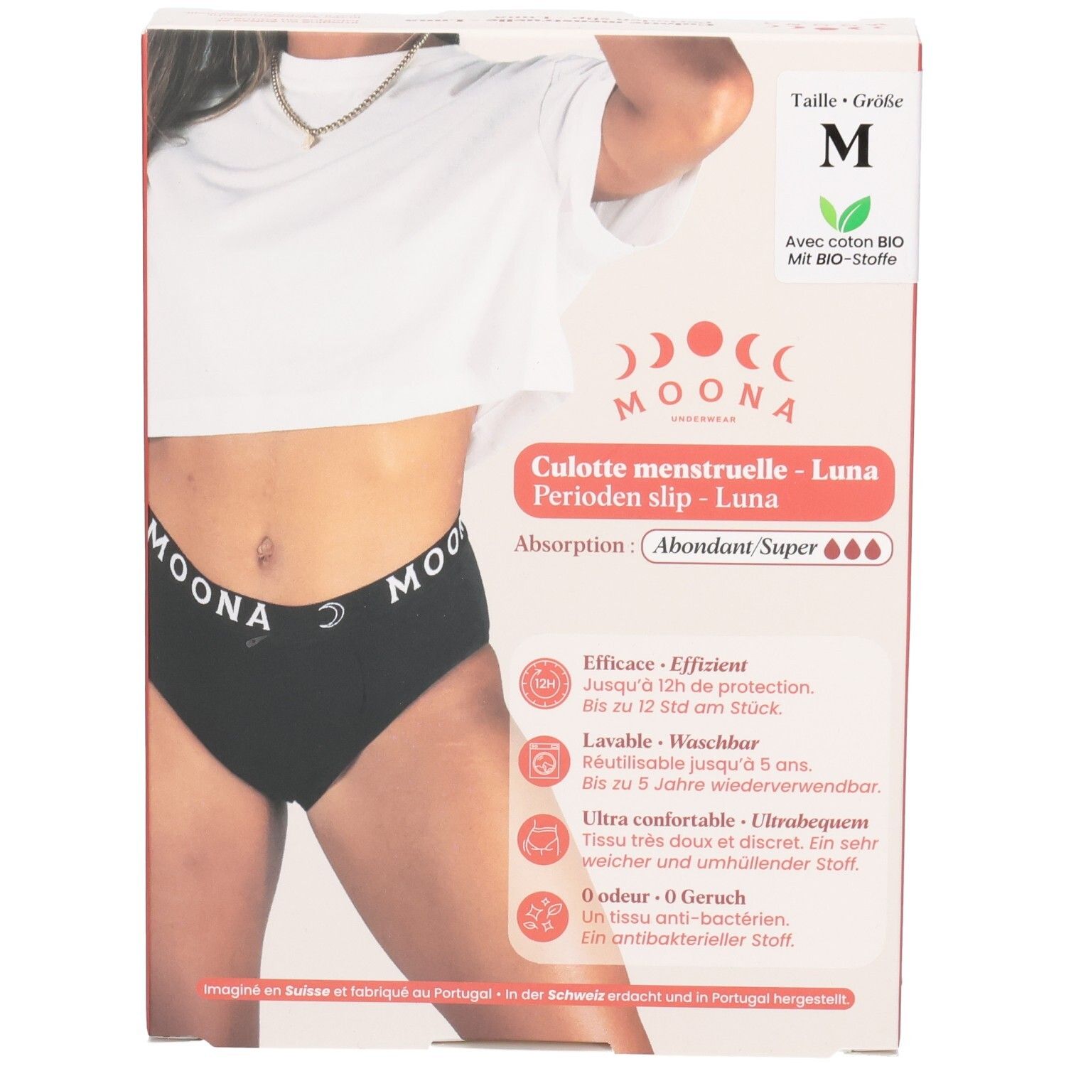 Verpackung mit schwarzem Slip. Größe M. Marke: MOONA. Text: Culotte menstruelle - Luna, Perioden slip - Luna. Bio-Baumwolle.