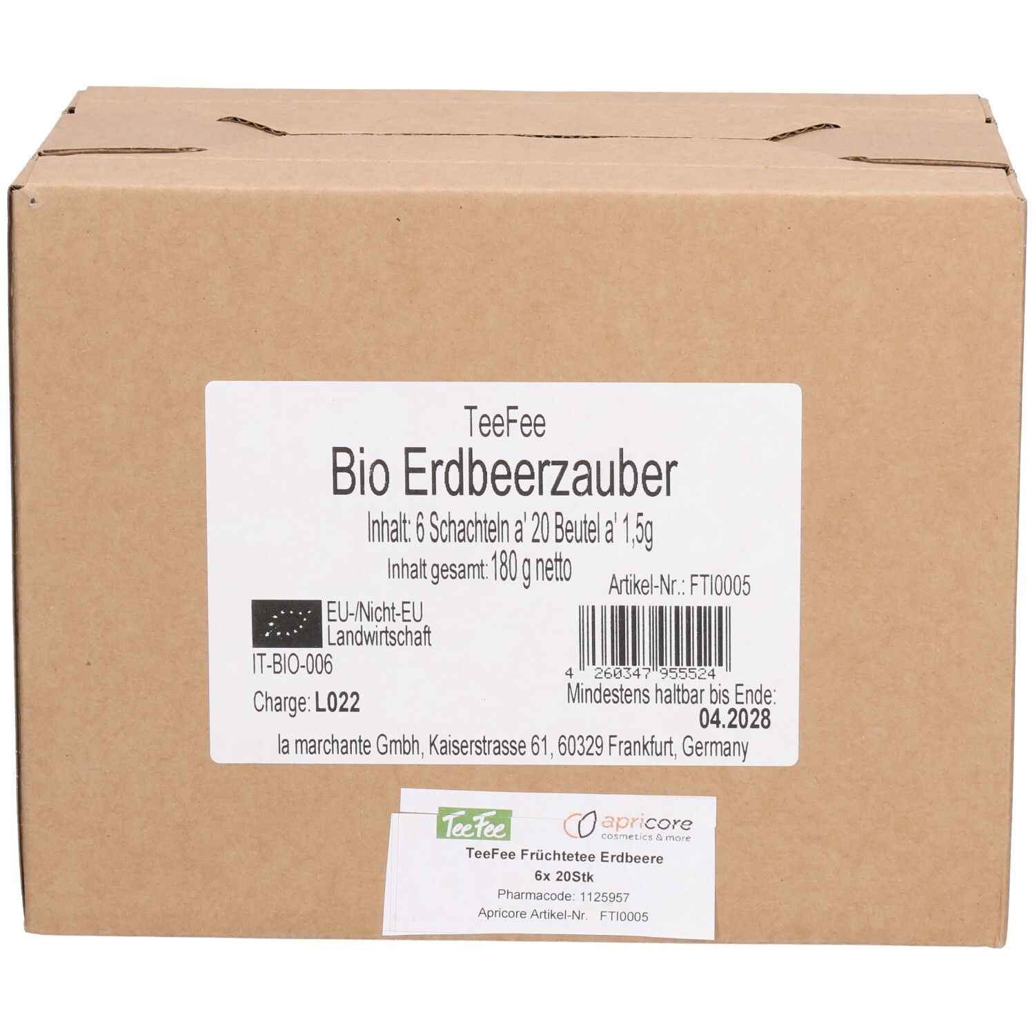 Karton mit TeeFee Bio Erdbeerzauber. Enthält 6 Schachteln à 20 Beutel. EU-Bio-Siegel. Mindesthaltbarkeit bis 04.2028.