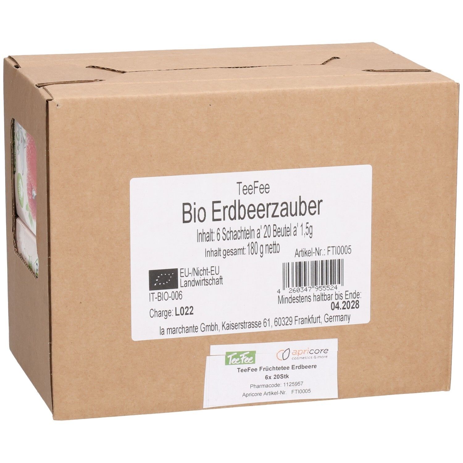 Karton mit TeeFee Bio Erdbeerzauber. Enthält 6 Schachteln à 20 Beutel. EU-Bio-Siegel. Mindesthaltbarkeit bis 04.2028.