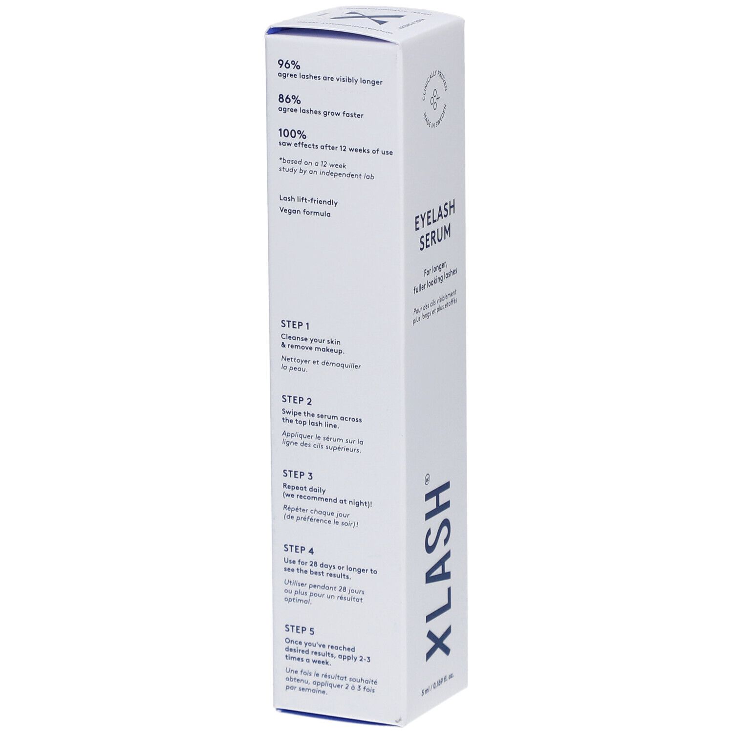 Rückseite der Xlash Wimpernserum-Verpackung. Enthält Informationen über die Anwendung und Ergebnisse. Weiß mit blauem Text.