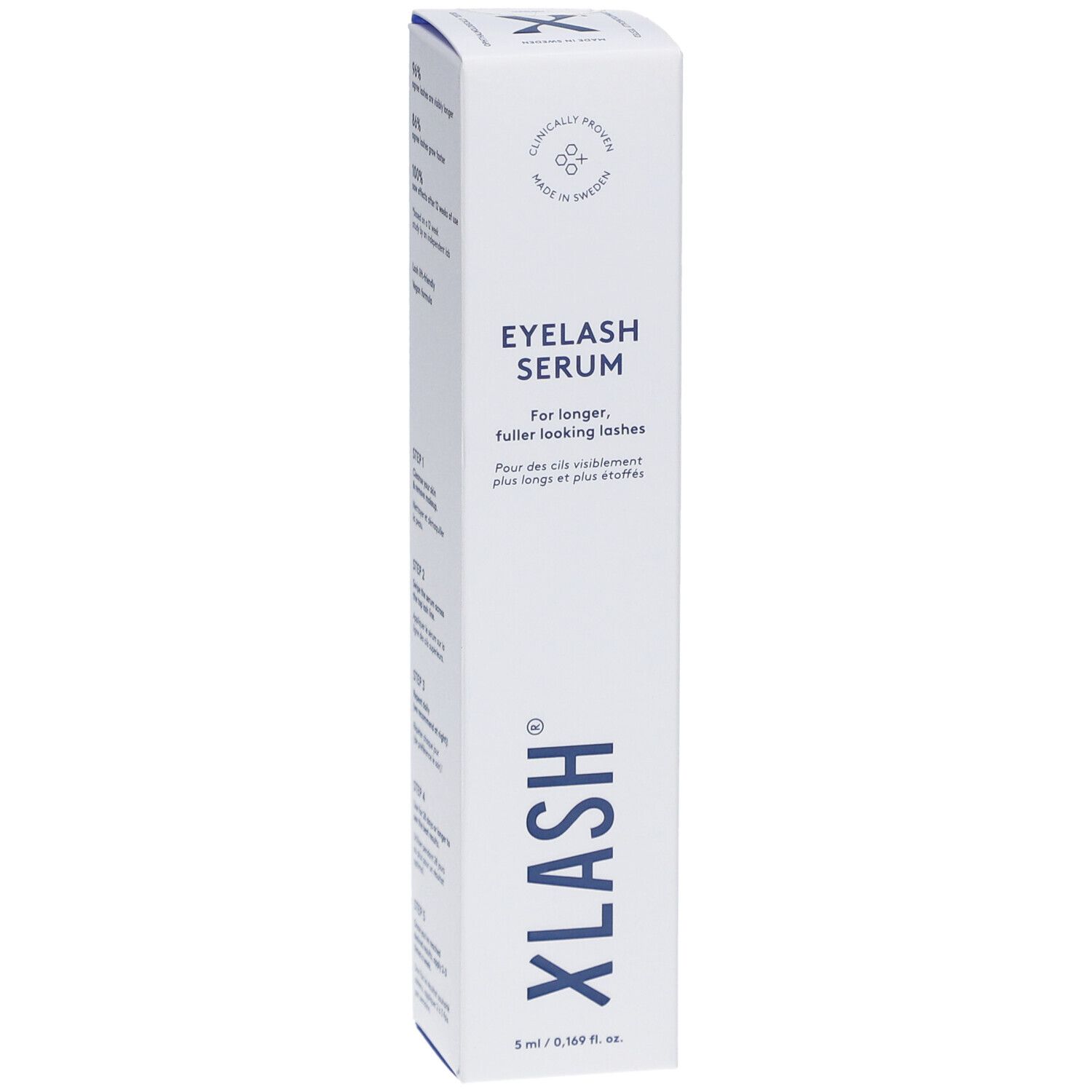 Xlash Wimpernserum-Verpackung. Weiße, längliche Schachtel mit blauem Logo und Text. Enthält Informationen über das Produkt.