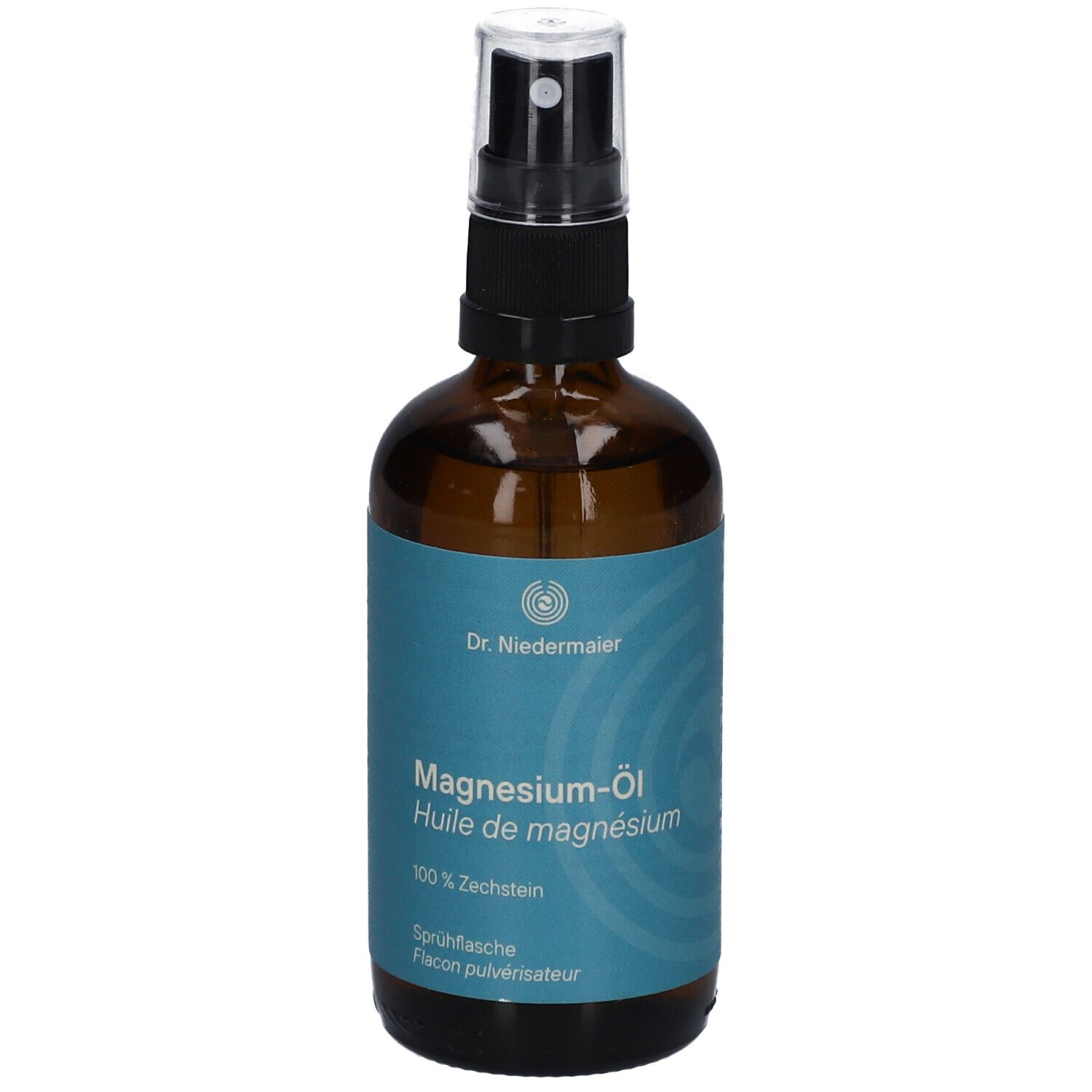 Braune Sprühflasche mit blauem Etikett. Aufschrift: Magnesium-Öl, Dr. Niedermaier. Mit Zerstäuber.