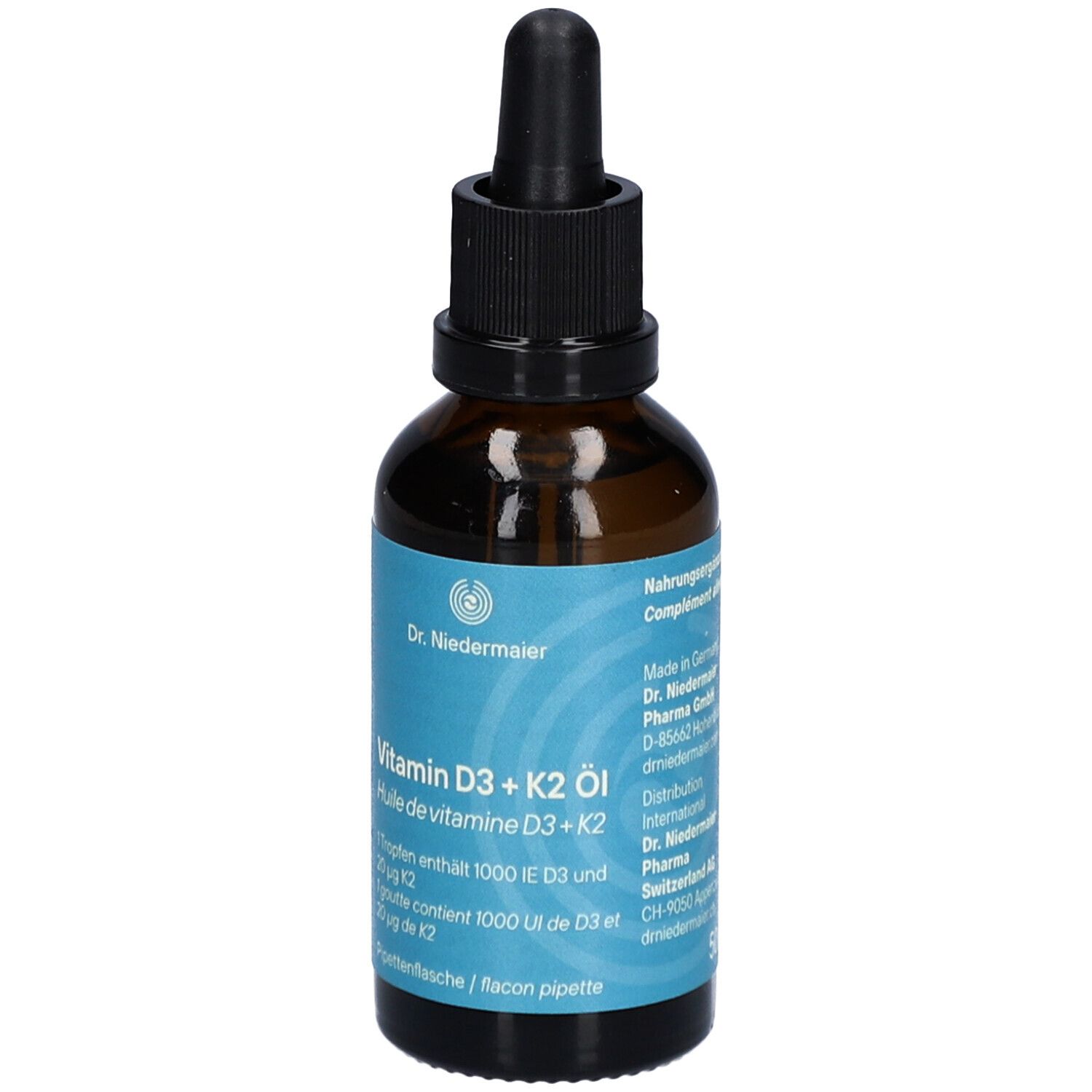 Braune Glasflasche mit schwarzem Deckel und Pipette. Etikett mit Produktnamen und Herstellerinformationen. Dr. Niedermaier Vitamin D3 + K2 Öl.