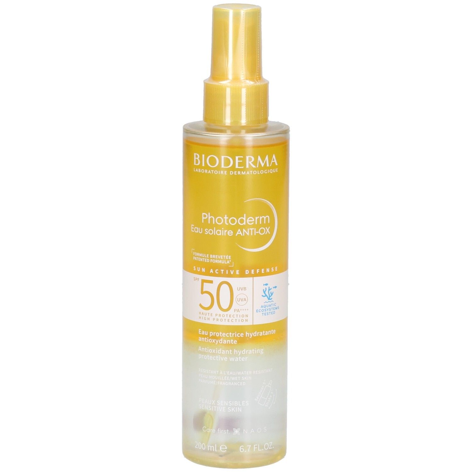 Flacon spray de protection solaire. Liquide jaune transparent. Inscription: Bioderma, Photoderm, Anti-OX, SPF 50. Avec tête de pulvérisation.