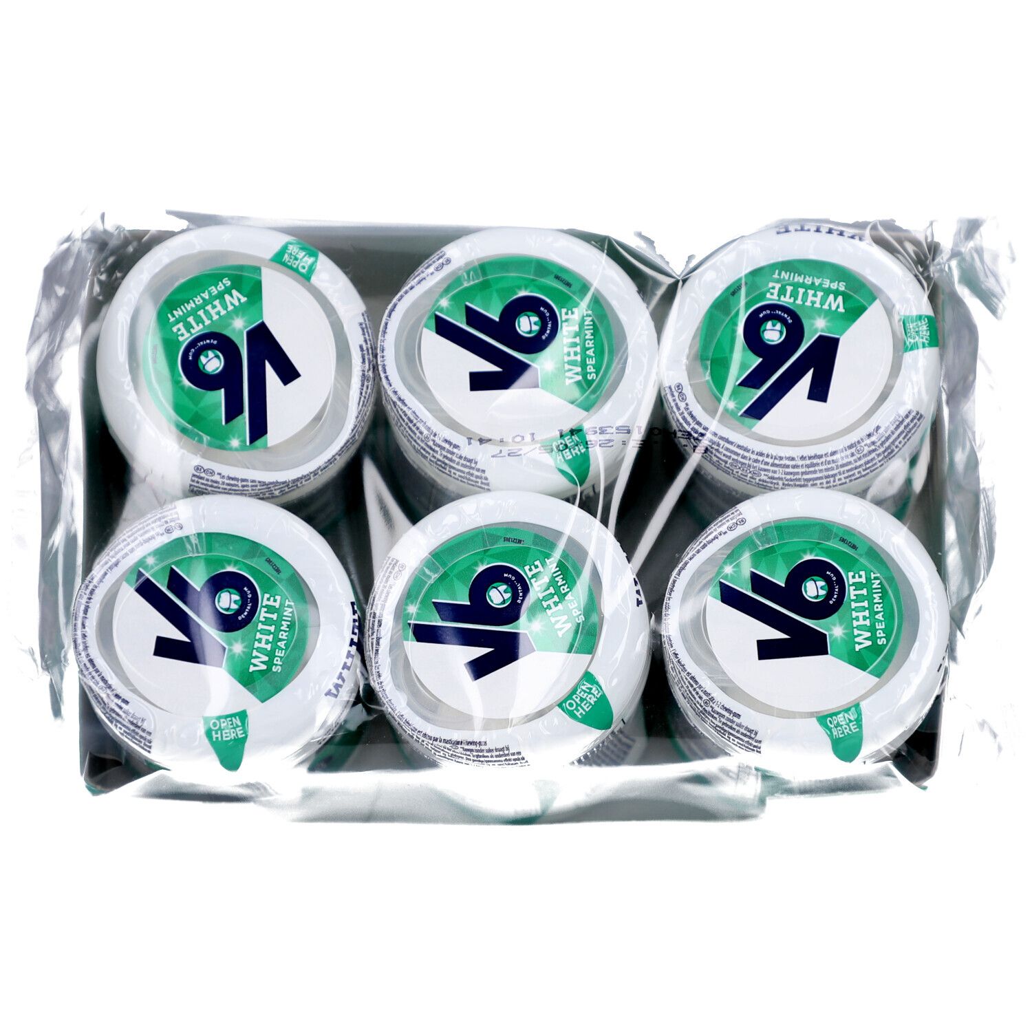 Sechs Dosen Kaugummi in einer Packung. Weiße Deckel mit grünem Logo und Schriftzug. Die Packung ist in Folie eingeschweißt.
