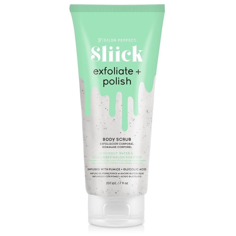 SLIICK Exfoliate + Polish Body Scrub in mintgrüner Tube mit weißem Verschluss. Enthält sichtbare Peelingpartikel.