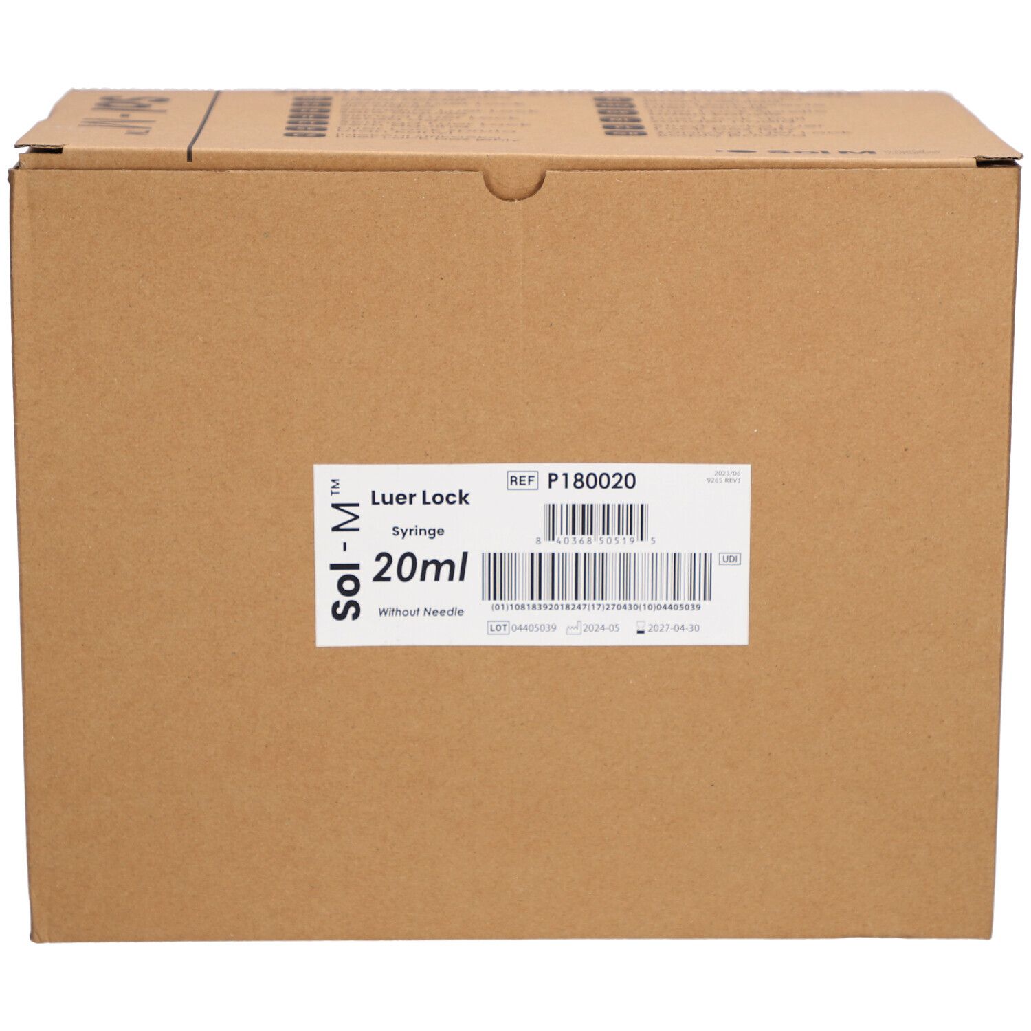 Karton mit Etikett. Beschriftung: Sol-M Luer Lock Spritze 20ml ohne Nadel. Referenznummer und Barcode.