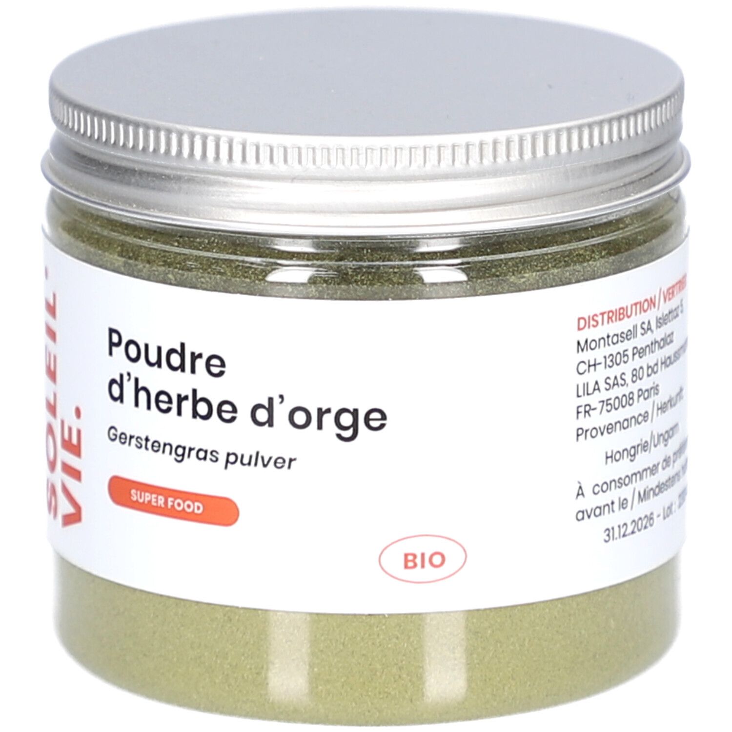 Pot en verre avec poudre verte. Inscription: Poudre d'herbe d'orge, BIO, SUPER FOOD. Marque: Soleil Vie. Adresse.
