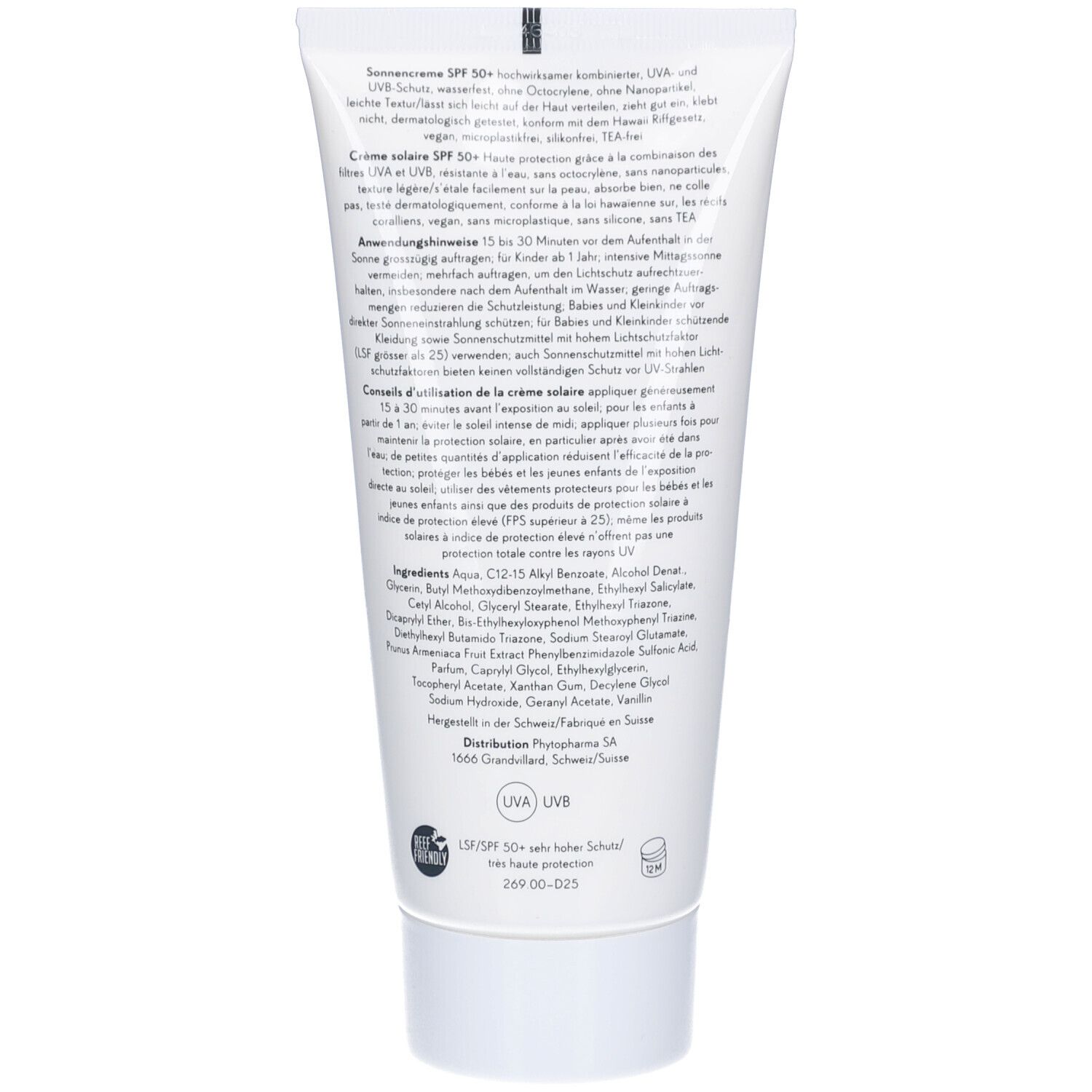 Rückseite der Sonnencreme-Tube. Text mit Inhaltsstoffen, Anwendungshinweisen und Herstellerinformationen. Weißer Hintergrund.