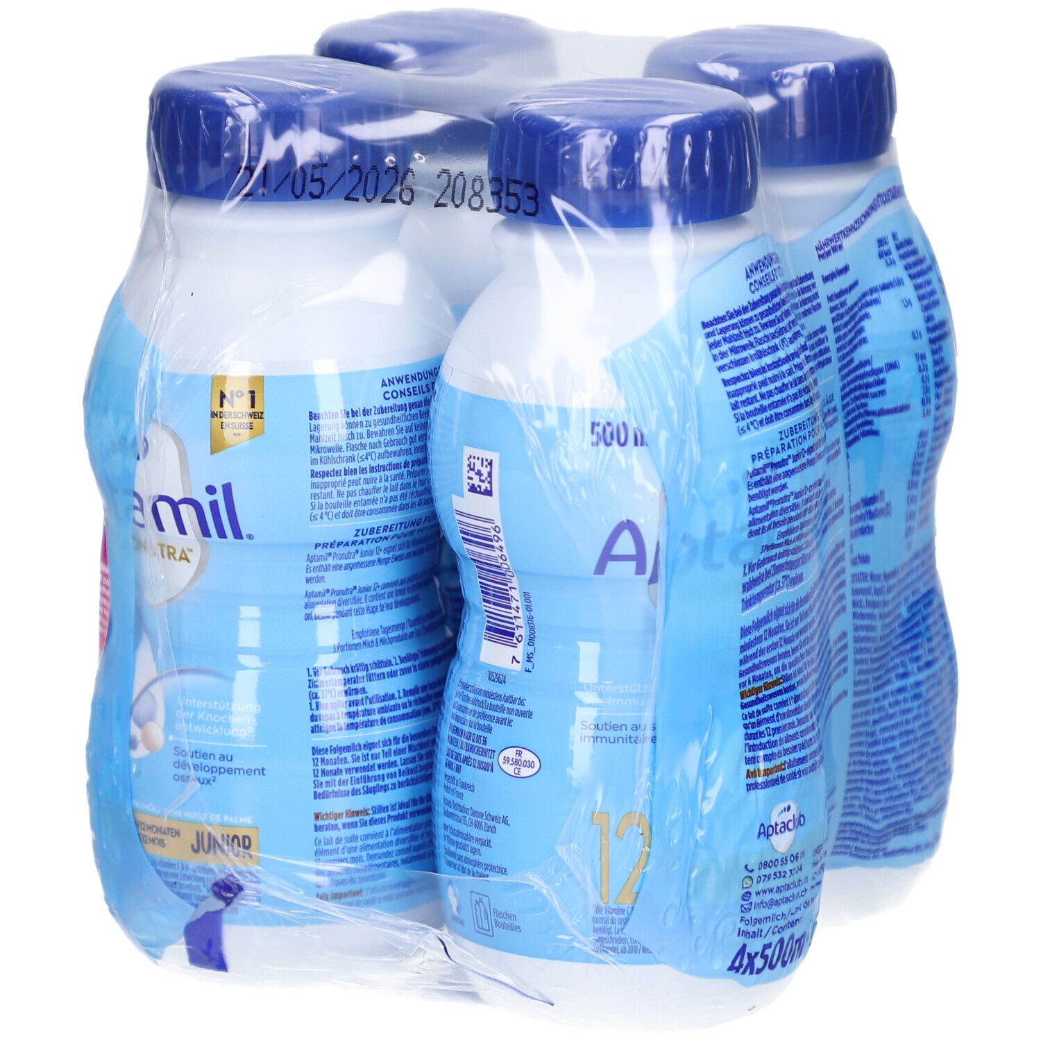 Quatre bouteilles Aptamil Junior emballées. Bouteilles bleues avec bouchons bleus. Inscriptions: Aptamil, Pronutra, 12+.
