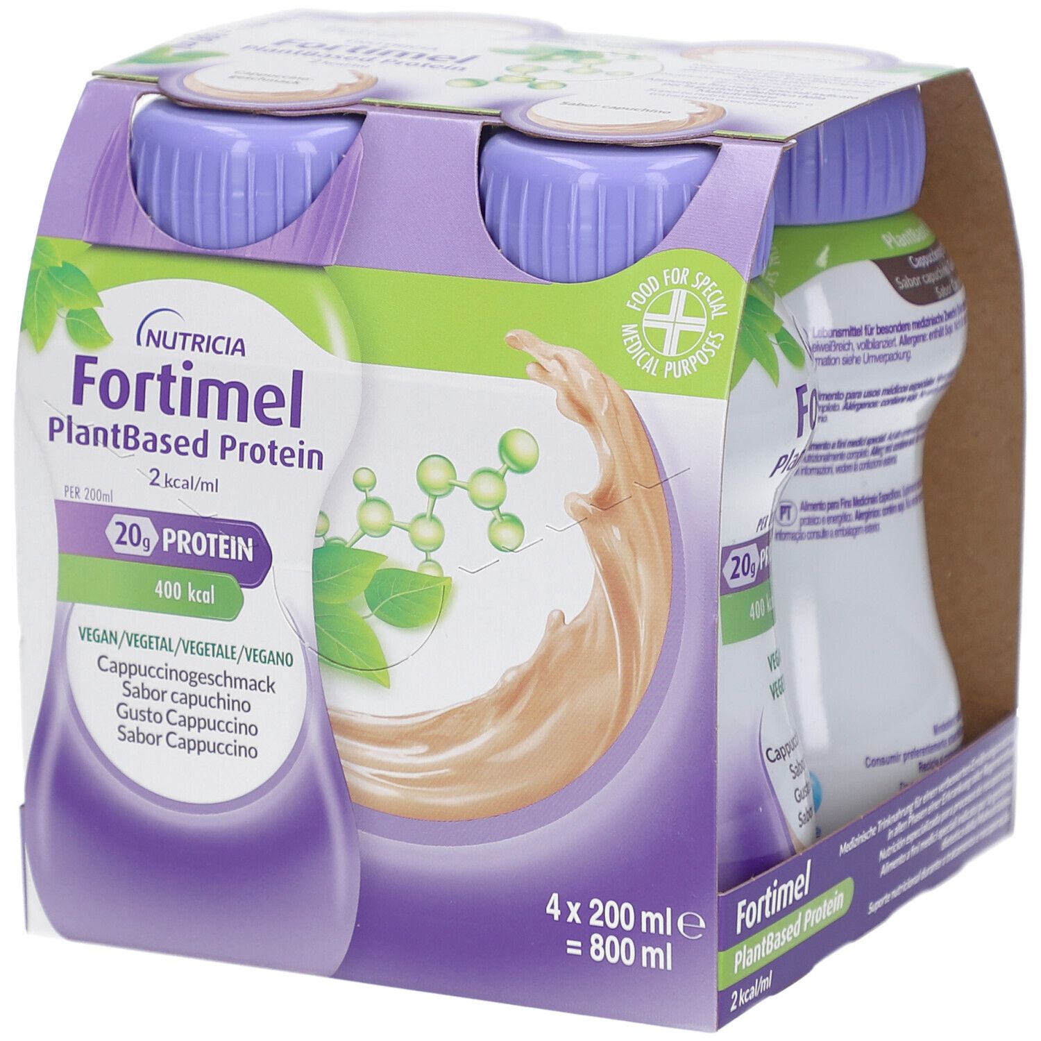 Packung mit vier Flaschen Fortimel PlantBased Protein Cappuccino. Flaschen mit lila Deckeln, in Pappverpackung.