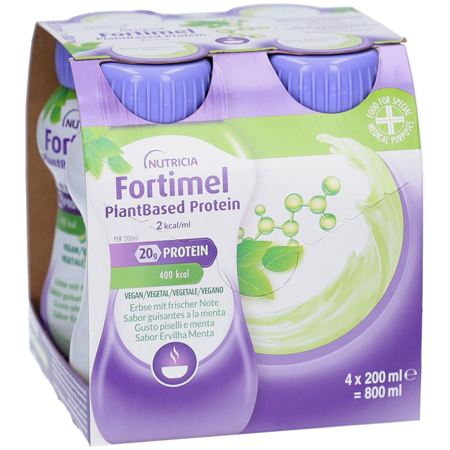 Packung mit vier Flaschen Fortimel PlantBased Protein. Flaschen mit lila Deckel, grüne Etiketten. Aufdruck: 20g Protein.