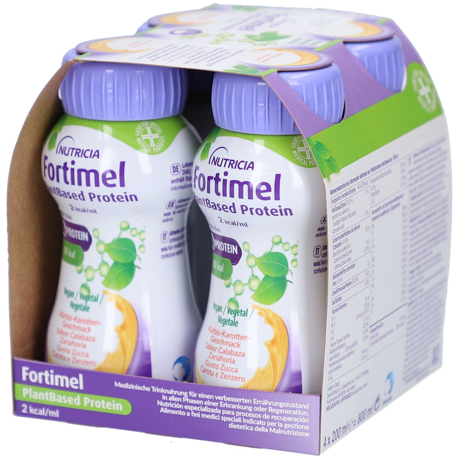 Packung mit vier Flaschen Nutricia Fortimel PlantBased Protein. Flaschen mit lila Deckel, gelbem Inhalt und Produktinformationen.