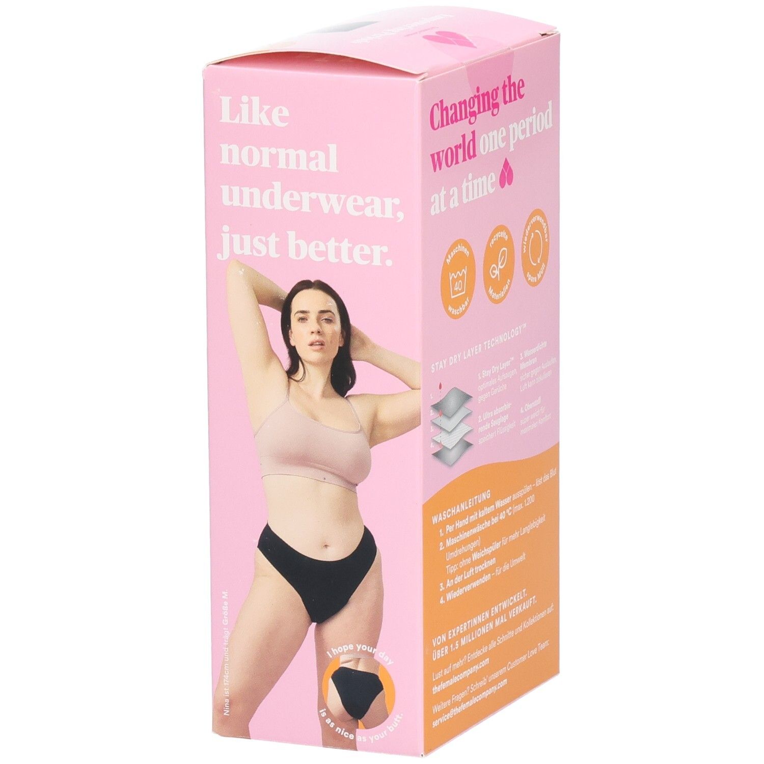 Rosa Verpackung mit schwarzem Periodenslip. Aufdruck: The Female Company, Period Slip, Größe S. Frau trägt Slip. Text in Deutsch.