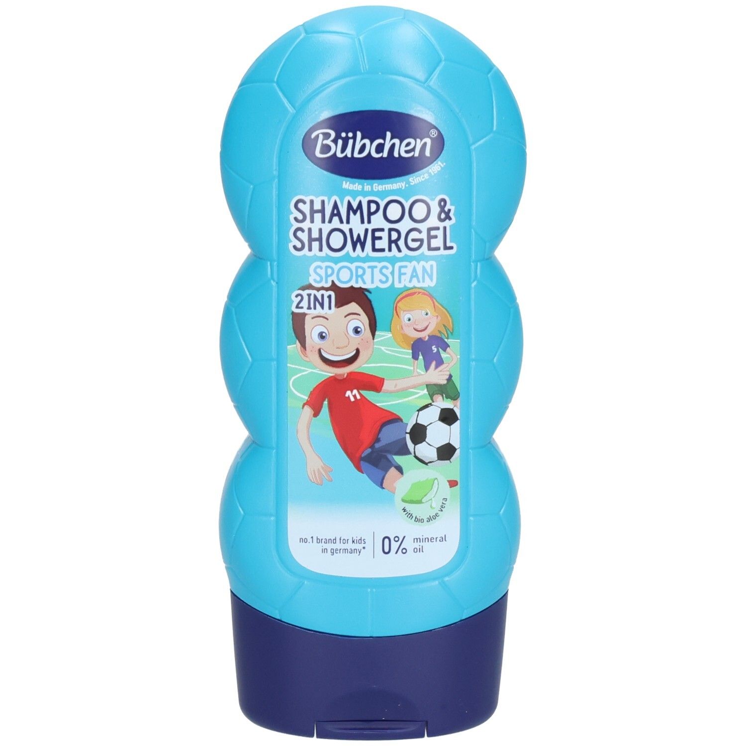 Hellblaue Flasche mit Fußballmuster. Aufschrift: Shampoo & Showergel 2in1. Abbildung eines Kindes mit Ball. Marke: Bübchen.