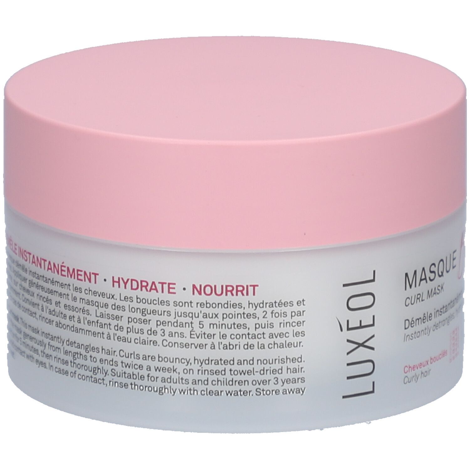 Pot rond avec couvercle rose. Texte: DÉMÊLE INSTANTANÉMENT - HYDRATE - NOURRIT. Pour cheveux bouclés. Instructions en français et anglais.