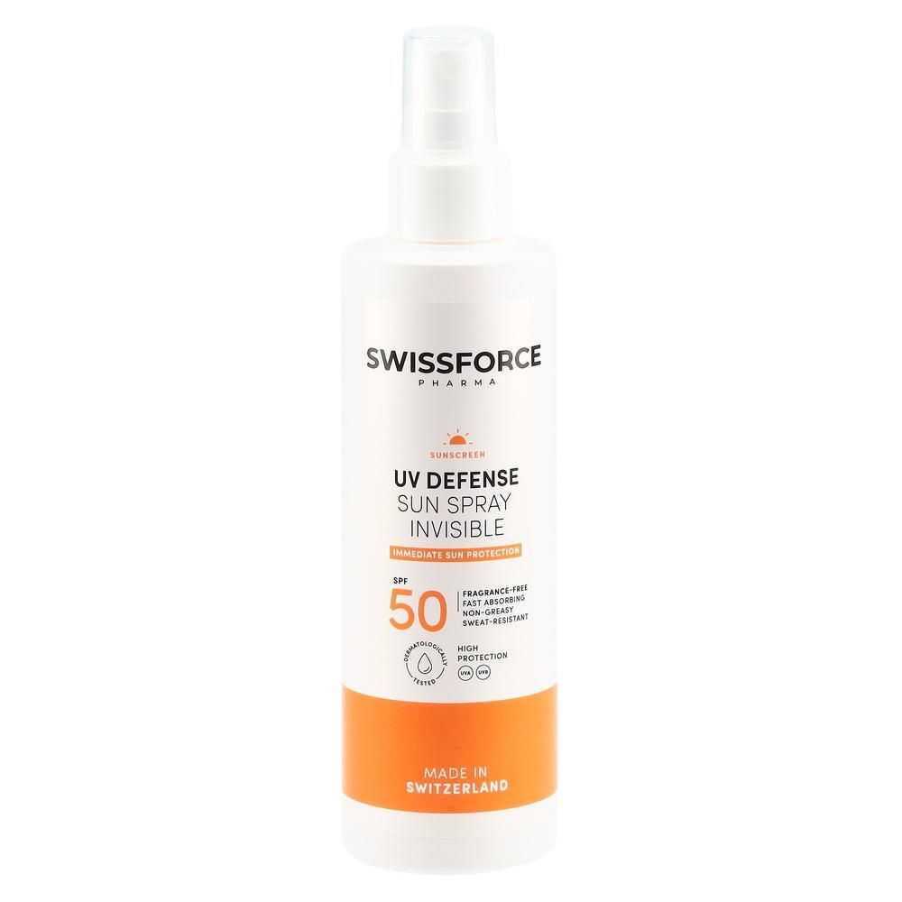 Weißes Sonnenspray mit Sprühkopf. Orangefarbener Streifen am unteren Ende. Aufschrift: UV Defense Sun Spray Invisible, LSF 50.