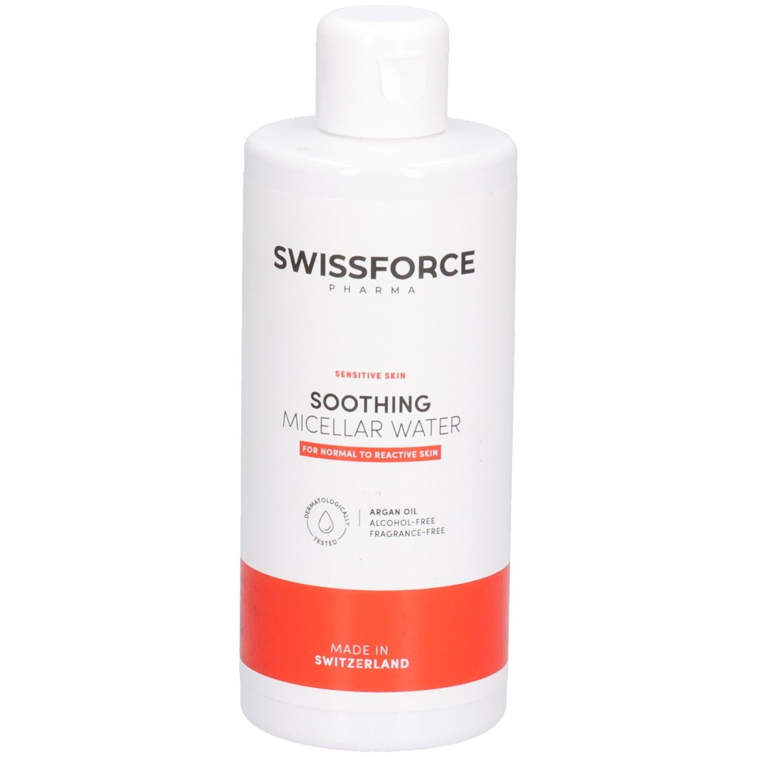 Weiße Flasche mit rotem Streifen. Aufschrift: SWISSFORCE, SOOTHING MICELLAR WATER. Für normale bis reaktive Haut. Hergestellt in der Schweiz.