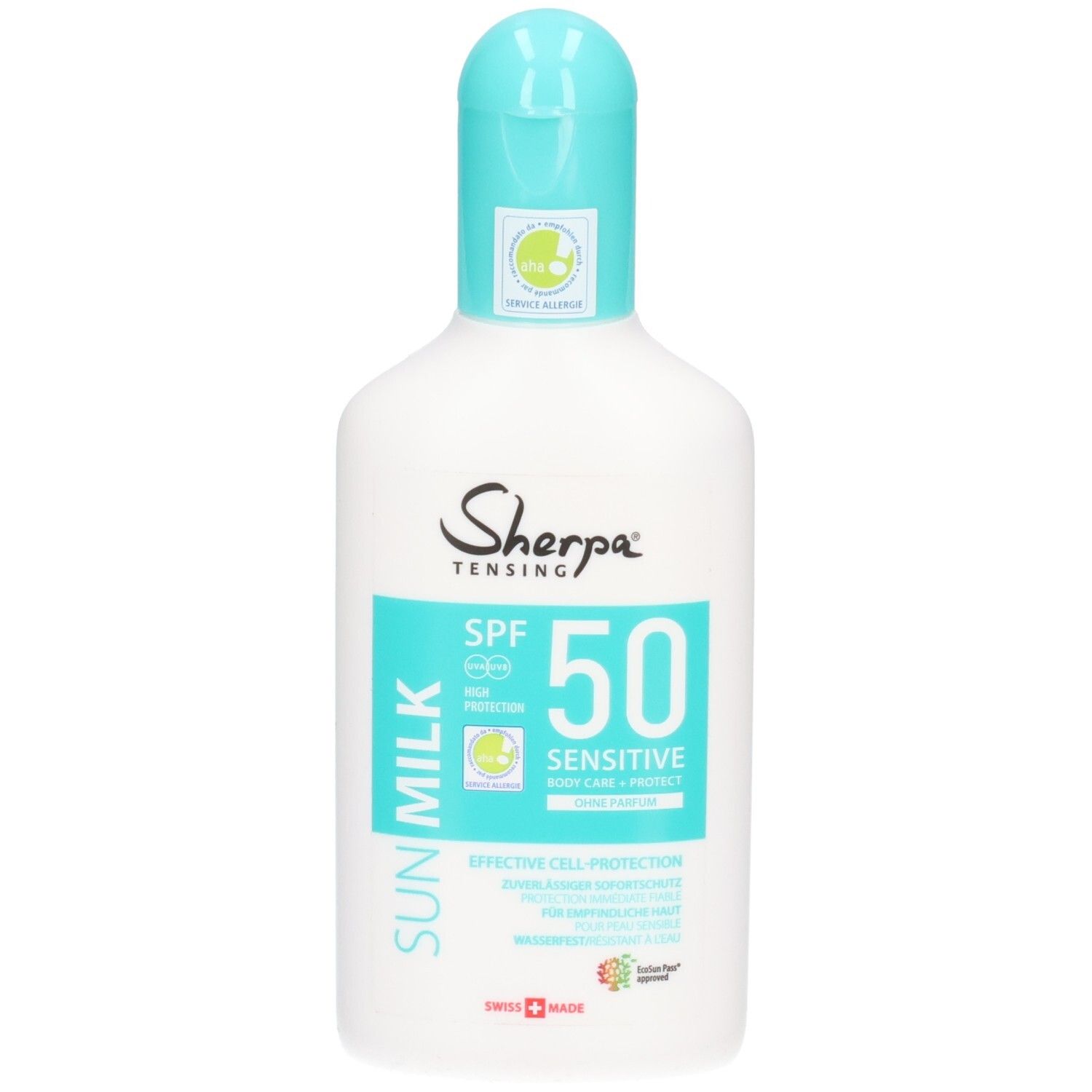 Weiße Flasche Sherpa Tensing Sonnenmilch Sensitive LSF 50 mit türkisfarbenem Verschluss. Text auf dem Etikett.