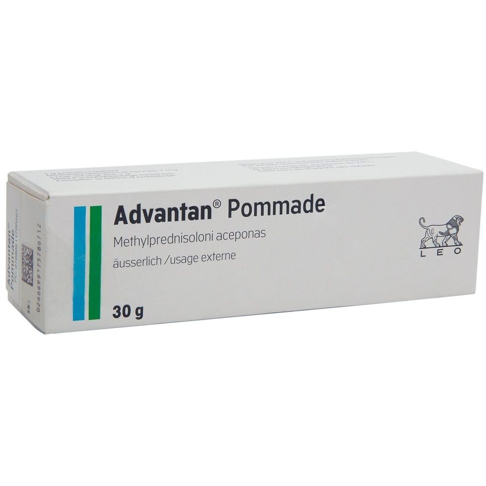Weiße Faltschachtel mit Aufschrift "Advantan Pommade". Enthält 30 g. Logo von LEO Pharma.