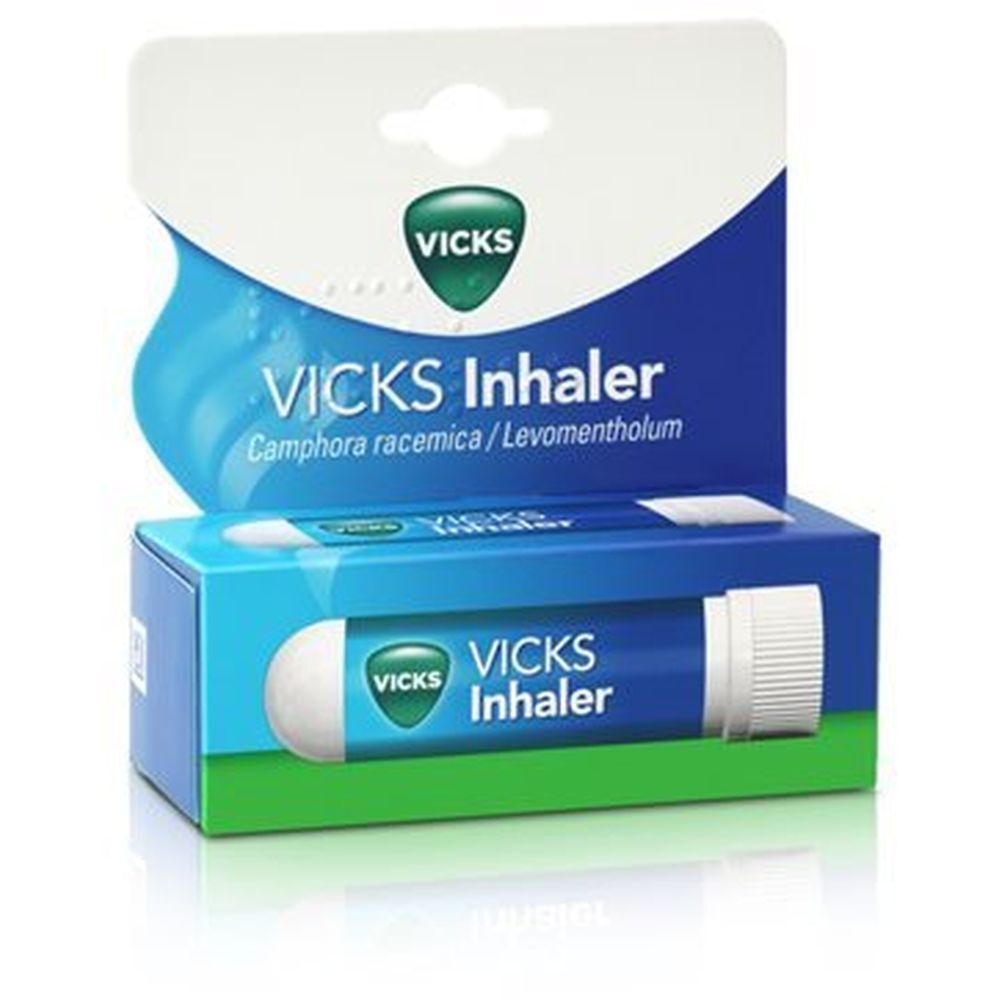 VICKS Inhaler in Verpackung. Blaues Stift-Inhalationsgerät mit weißem Verschluss. Verpackung mit Logo und Produktnamen.